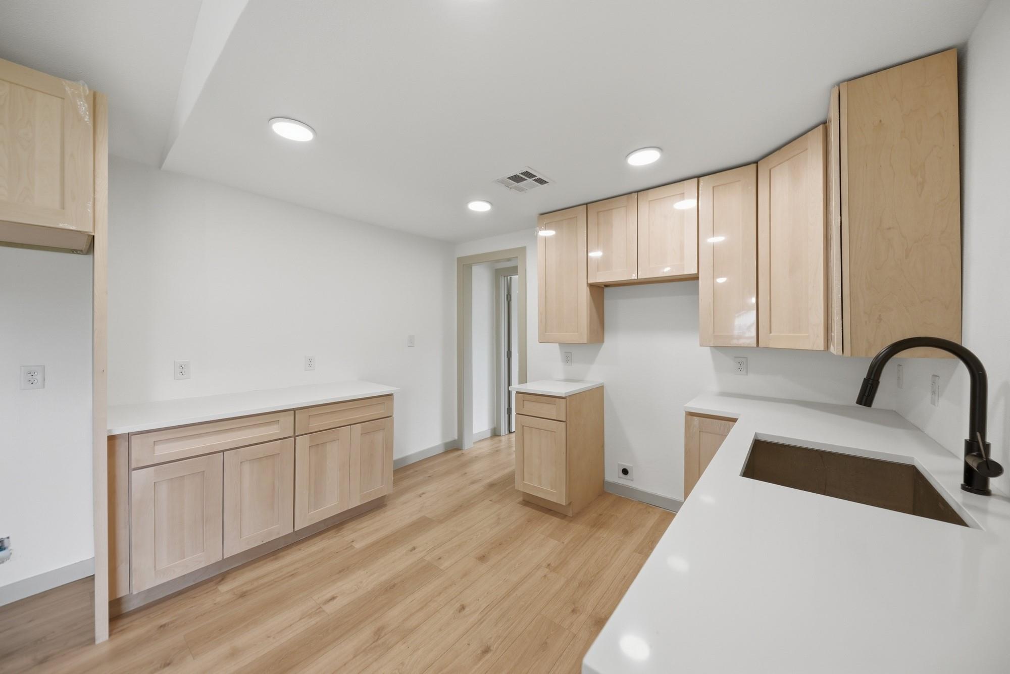 709 S Polk St Property Photo 24