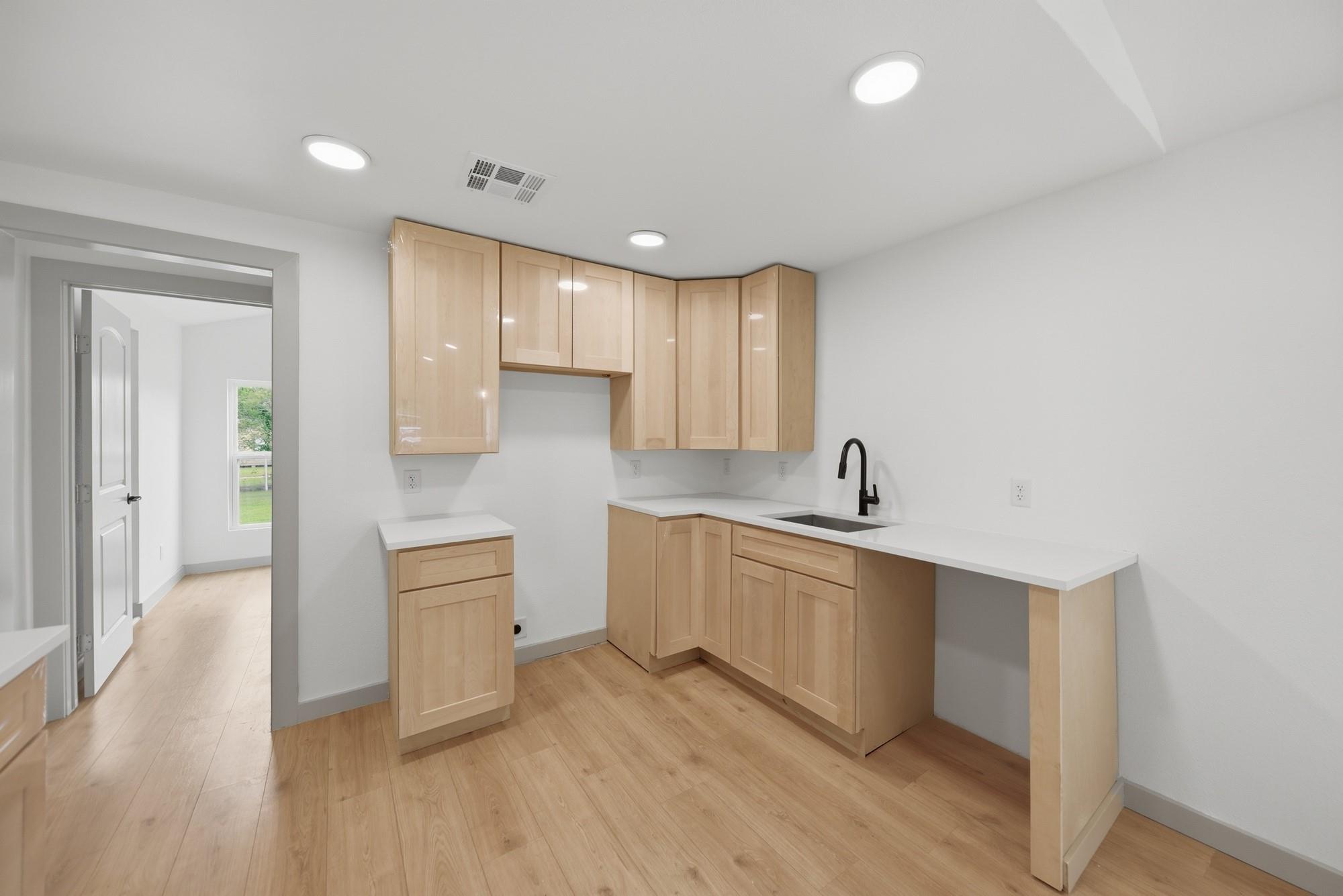 709 S Polk St Property Photo 25