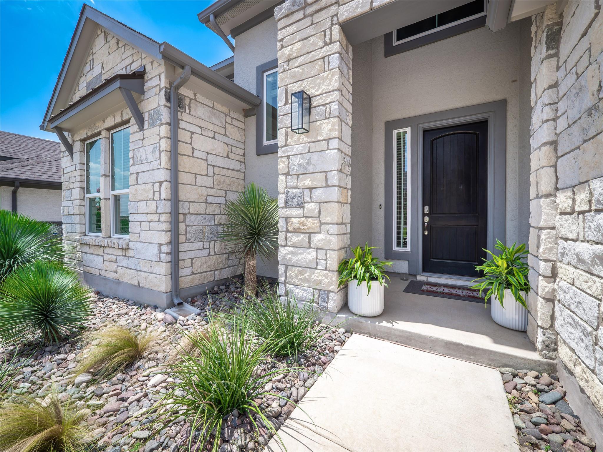 595 Wild Pecan Loop Property Photo 3