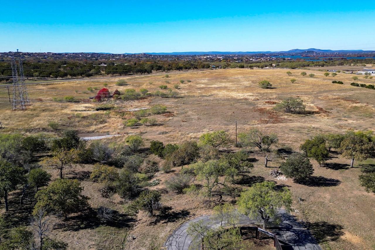 107 Cochise Circle Property Photo 4