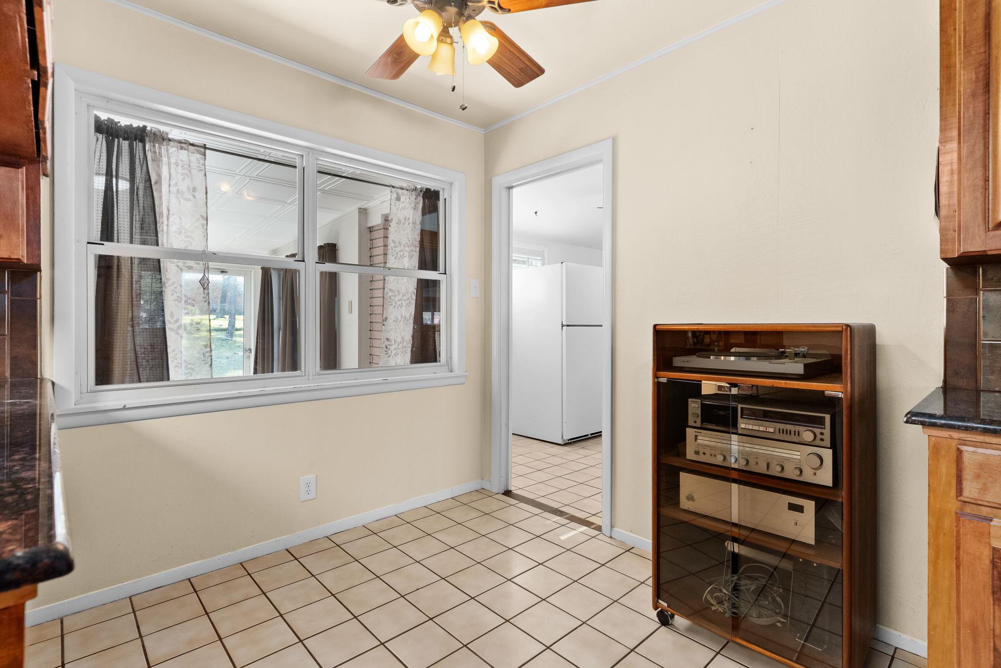 708 W North Ave Property Photo 16