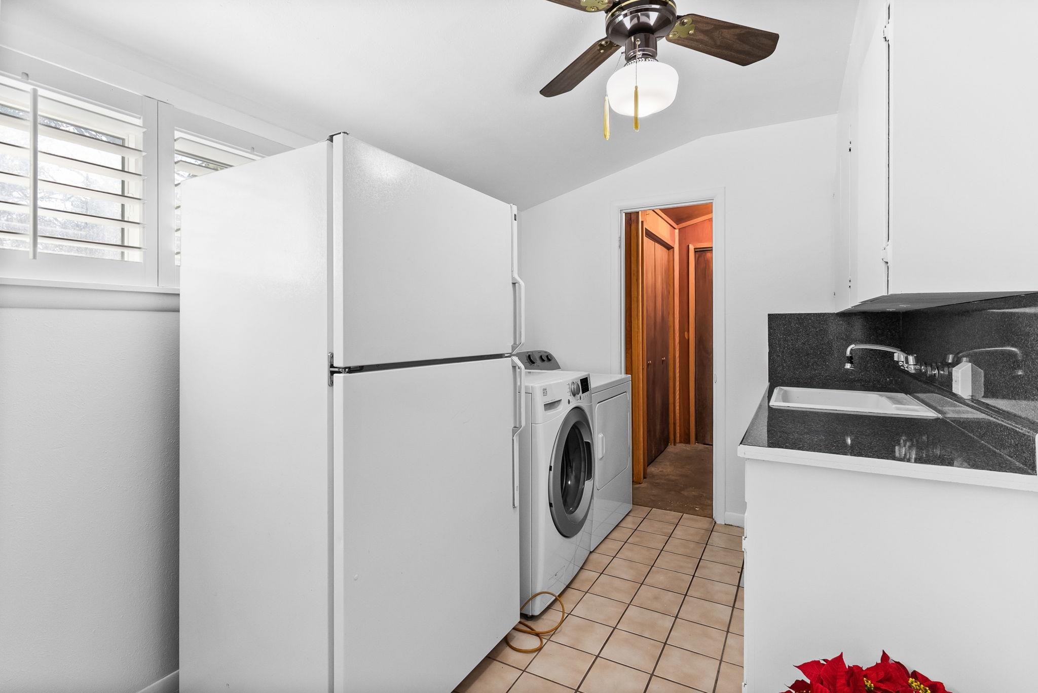 708 W North Ave Property Photo 17