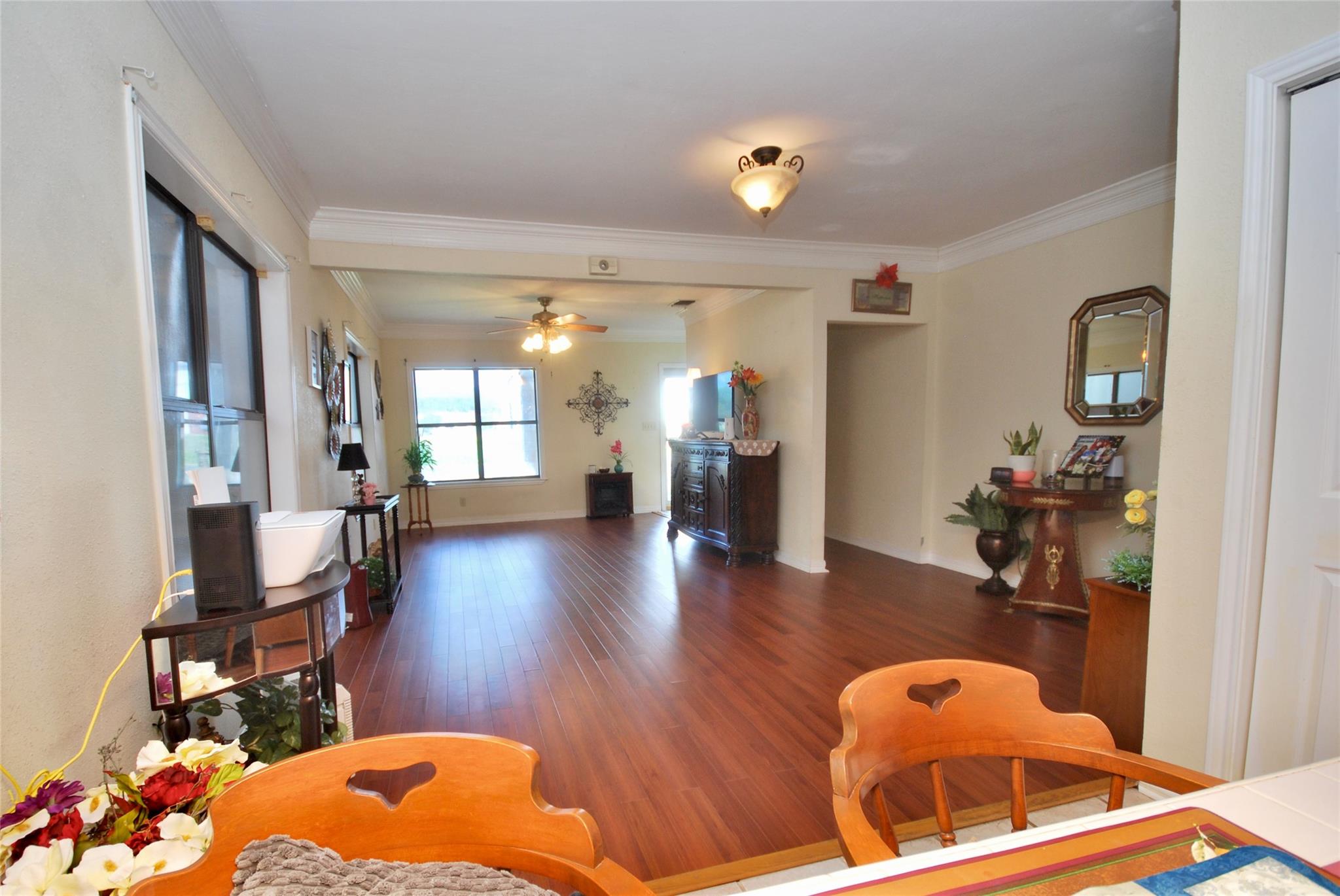 302 S Main St Property Photo 9