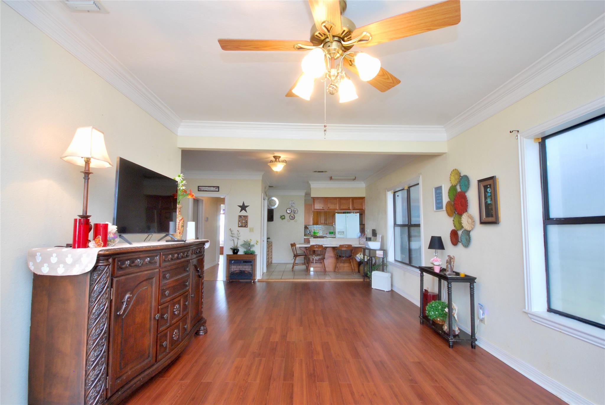 302 S Main St Property Photo 10