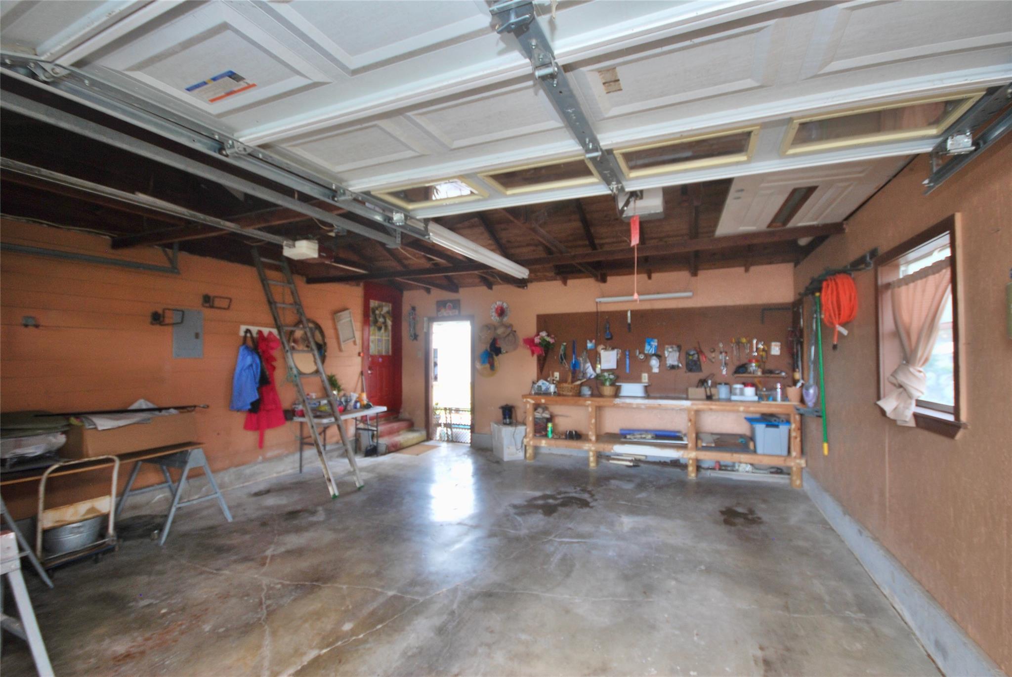 302 S Main St Property Photo 34