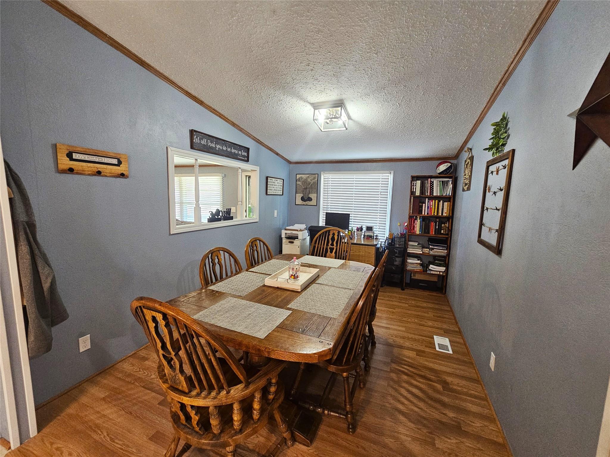 112 Royal Crest Cir Property Photo 17