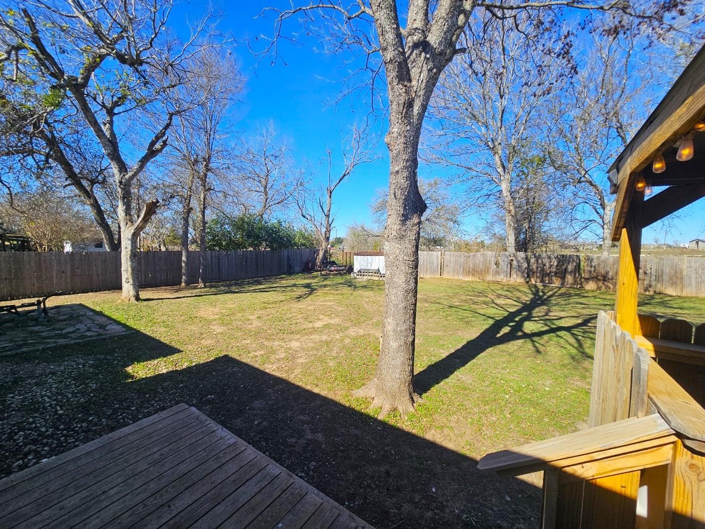 112 Royal Crest Cir Property Photo 25
