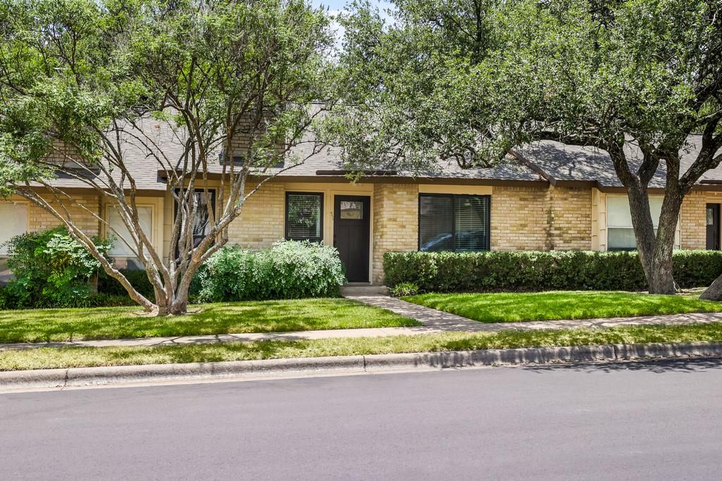 8229 Summer Side Dr Property Photo 1