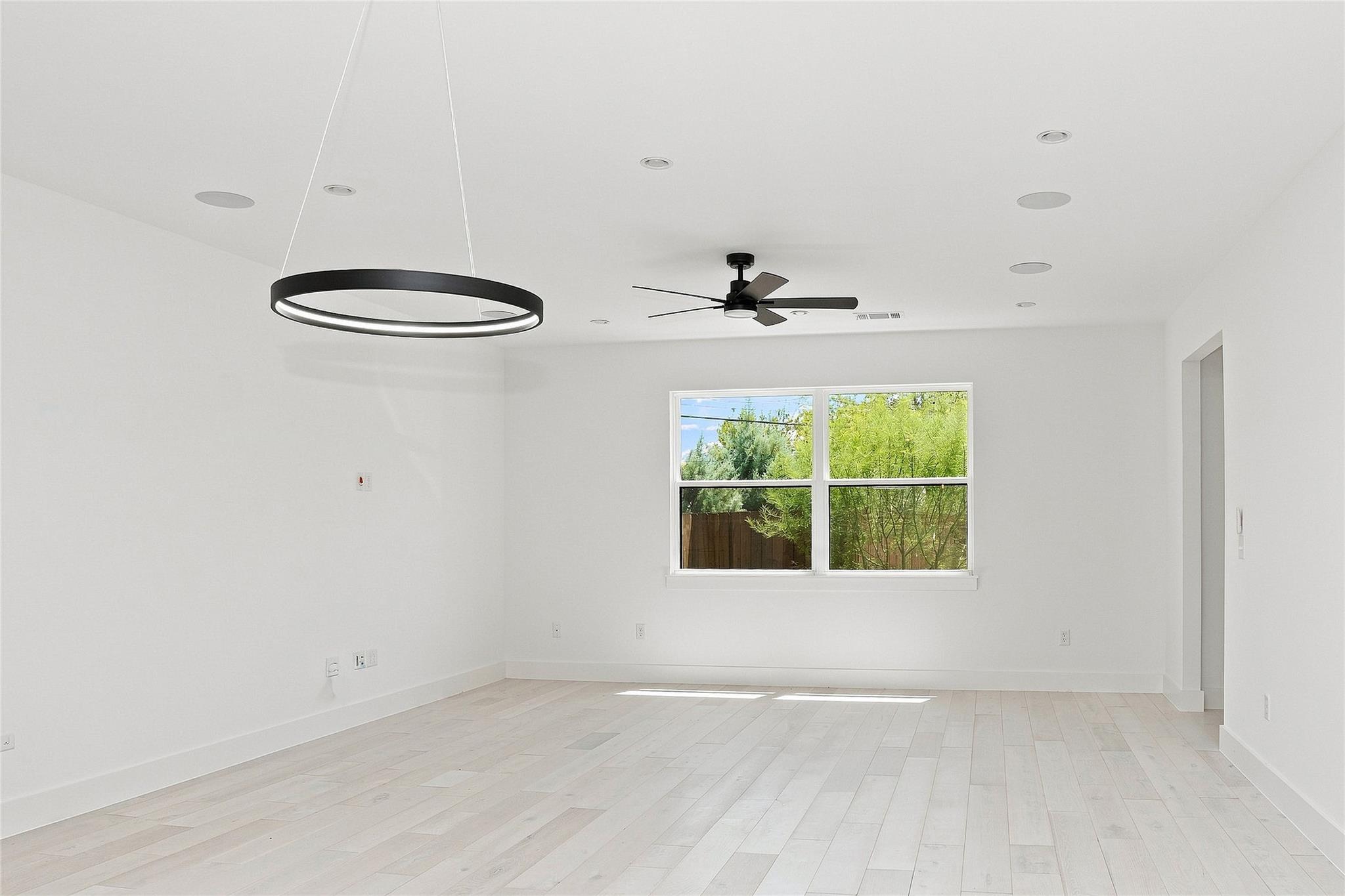 1500 Sylvan Glade None #a Property Photo 4
