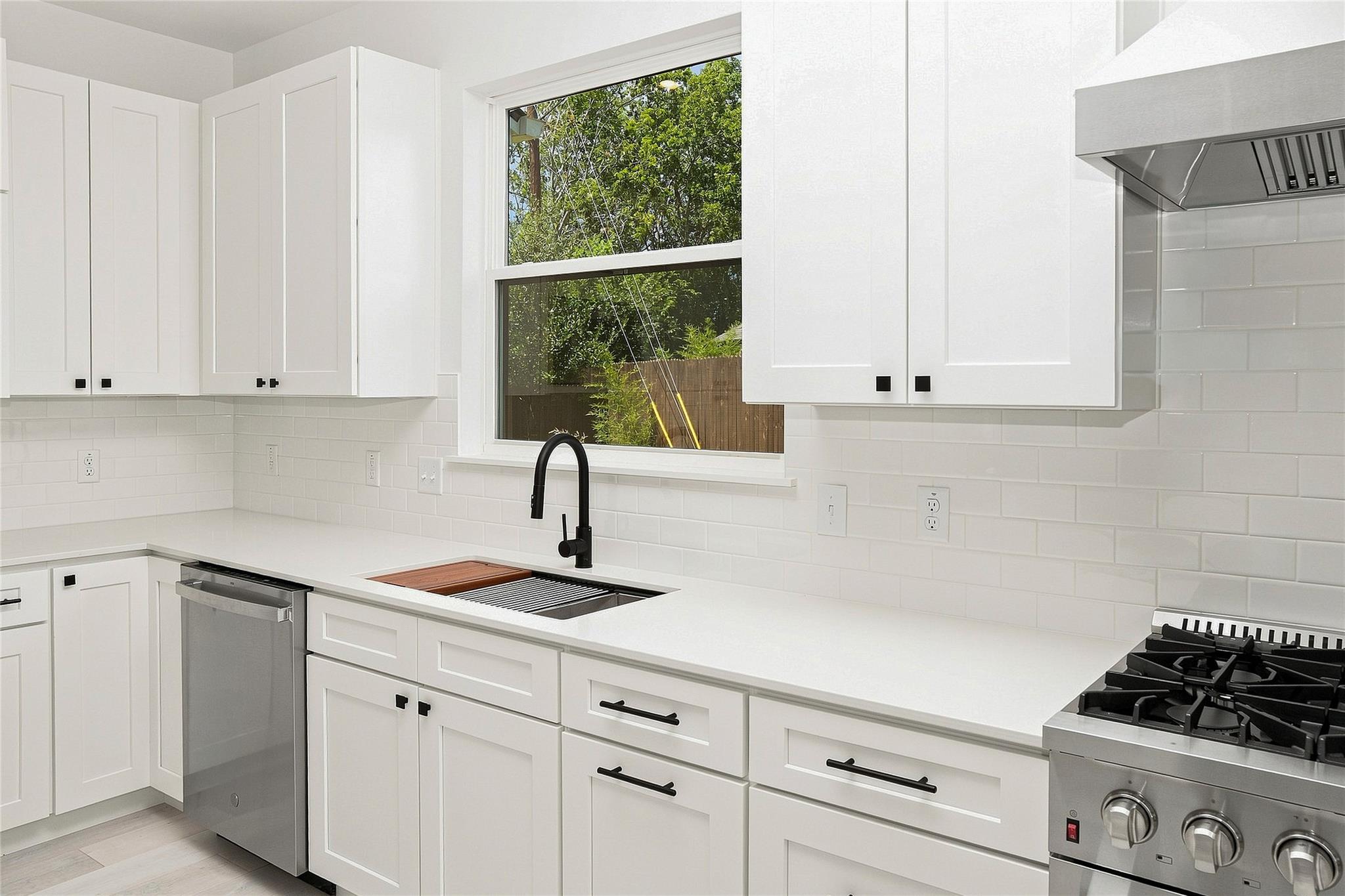 1500 Sylvan Glade None #a Property Photo 6
