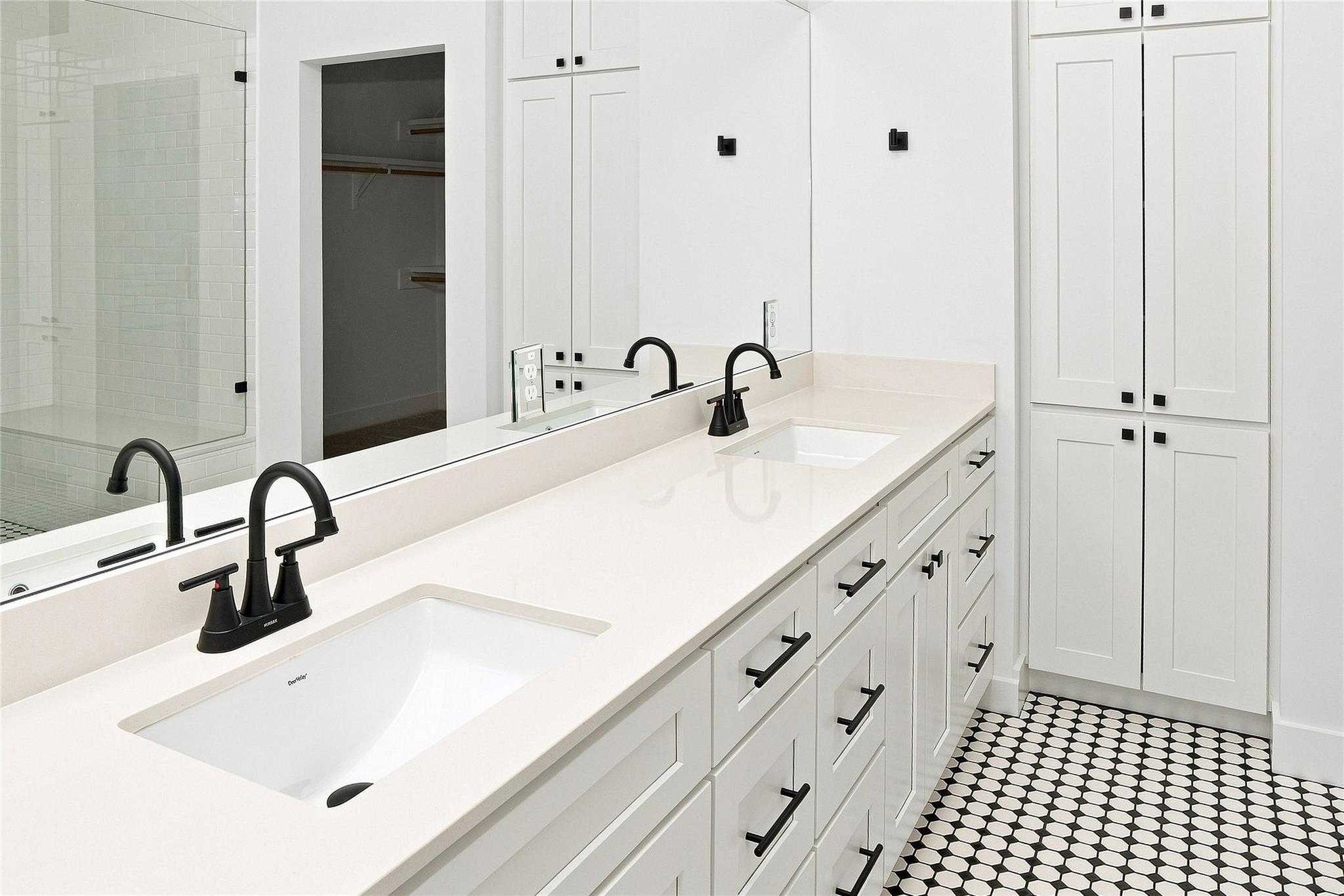 1500 Sylvan Glade None #a Property Photo 11