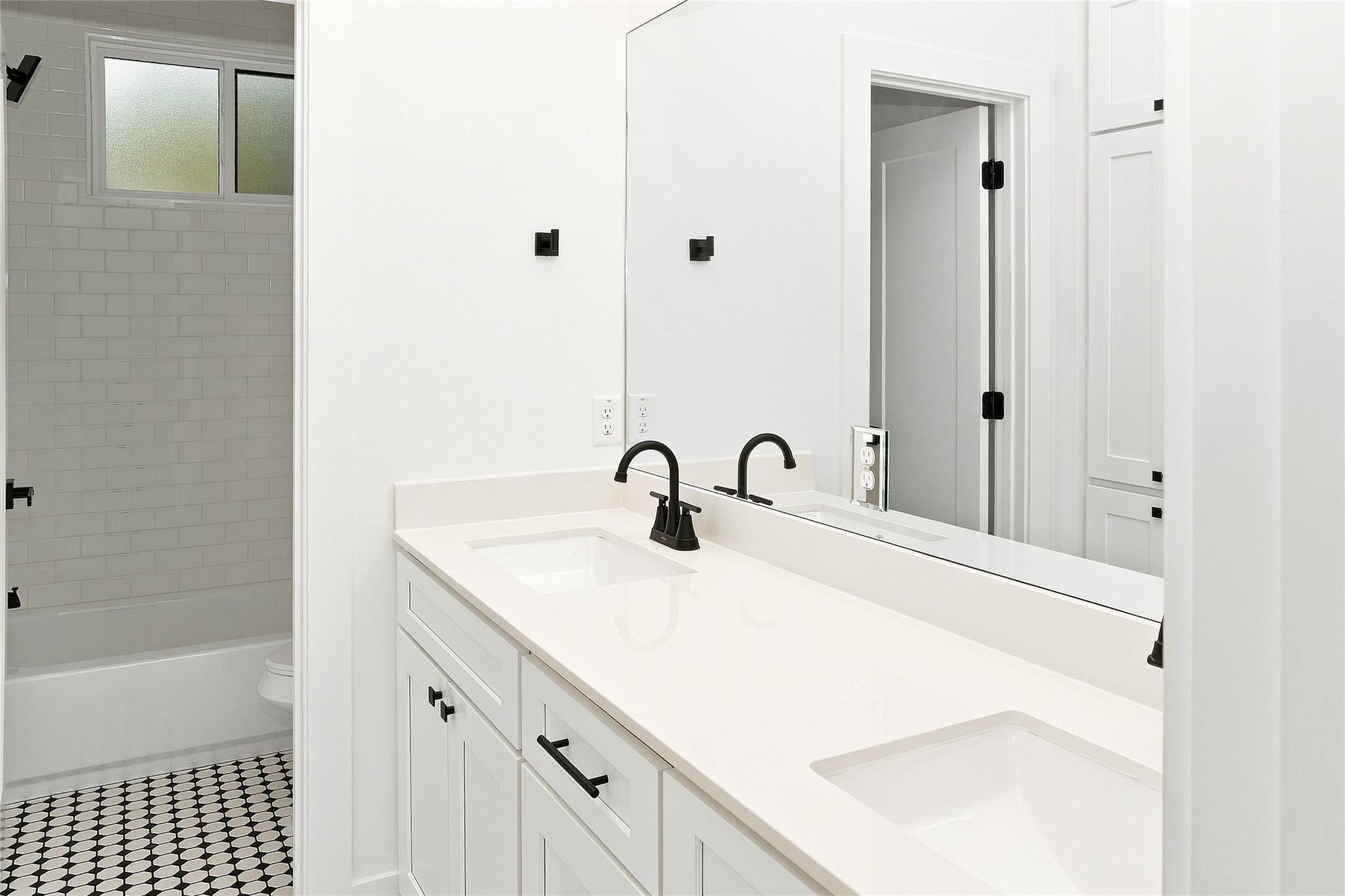 1500 Sylvan Glade None #a Property Photo 13
