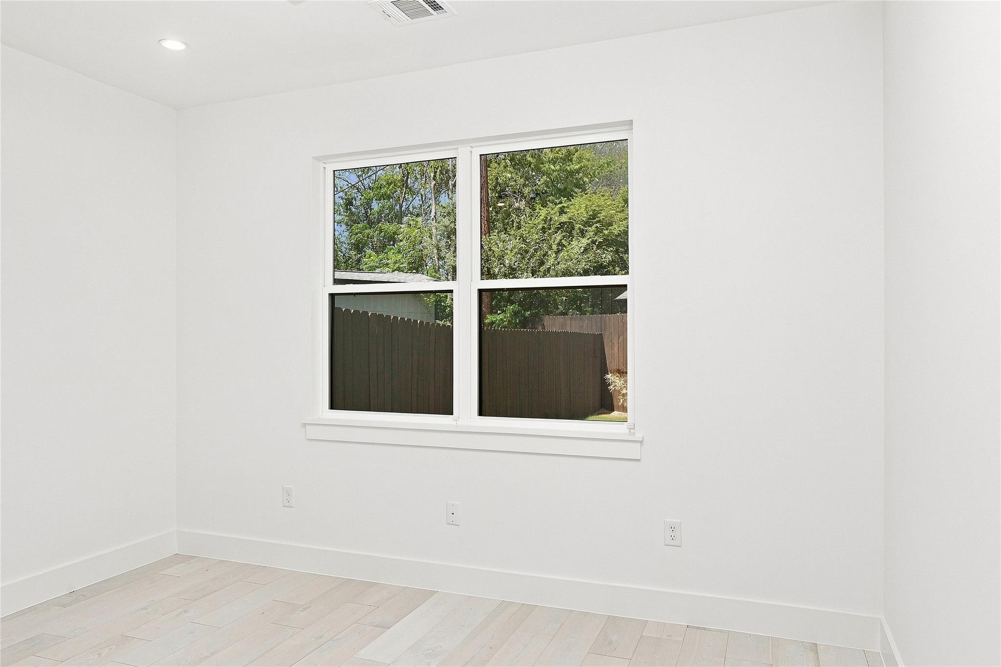 1500 Sylvan Glade None #a Property Photo 17