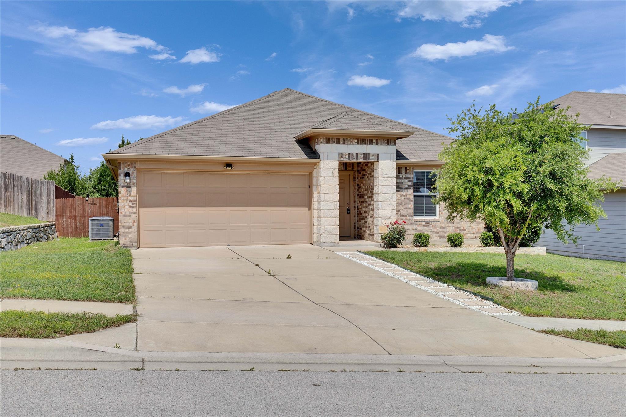 116 Leona River Trl Property Photo
