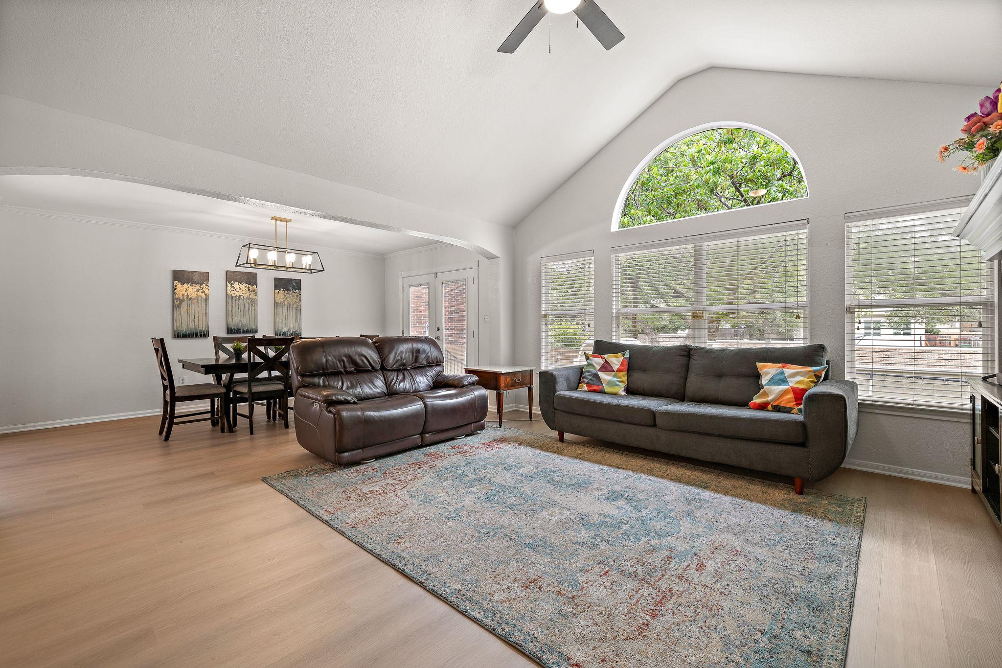 2104 Faldo Ln Property Photo 1