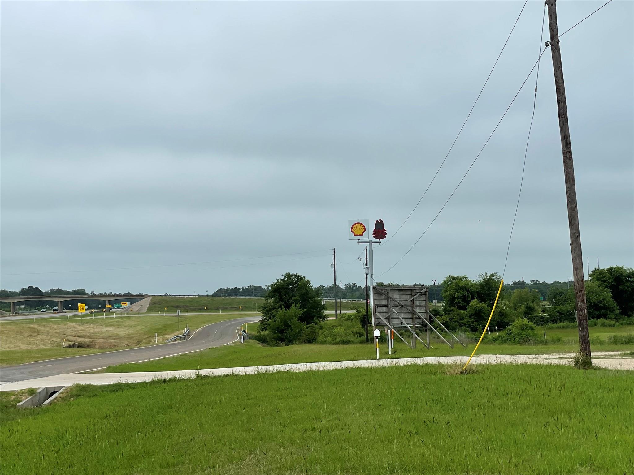 271 Interstate 45 Fwy N Property Photo 1