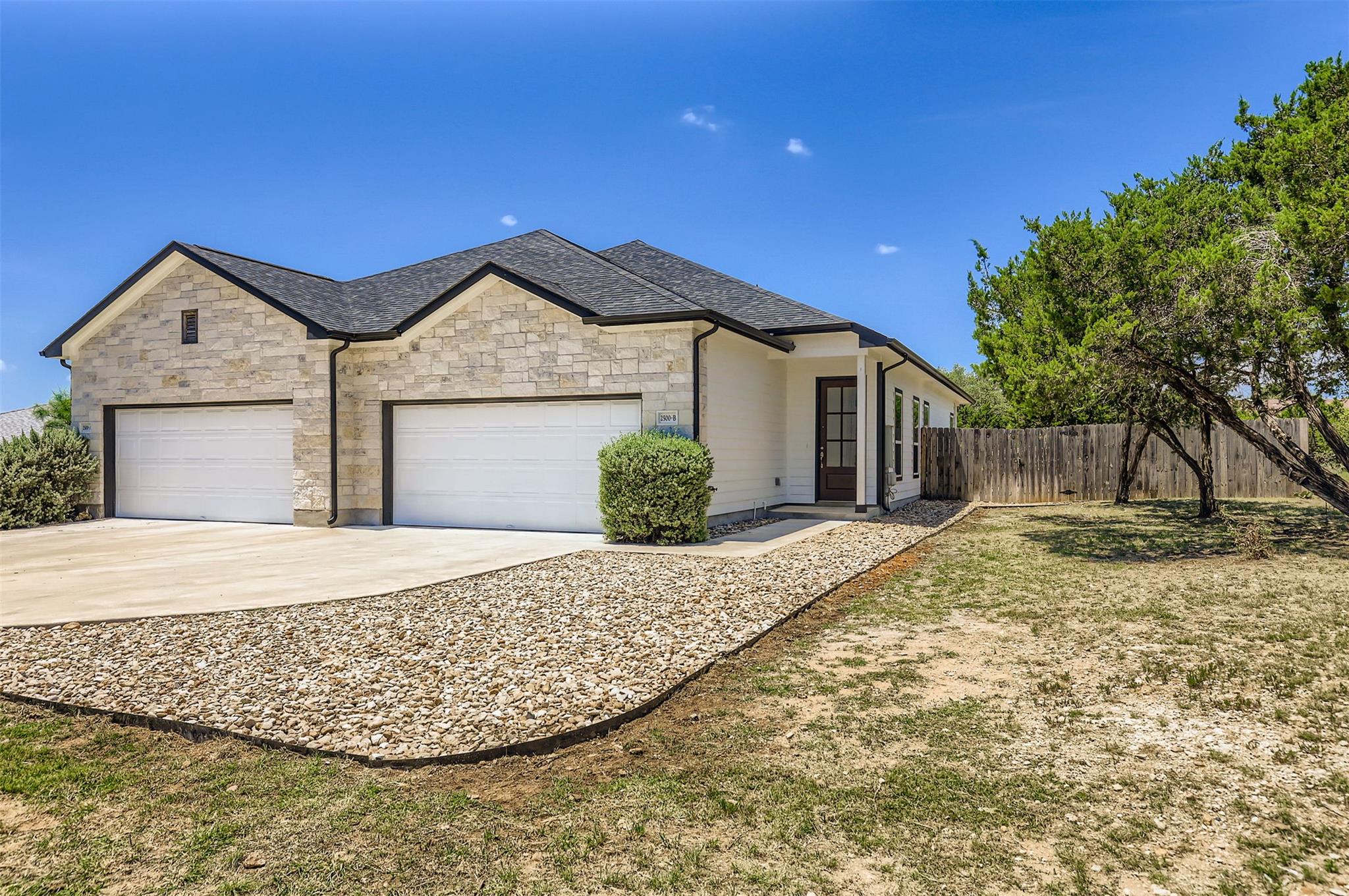 2500 American Dr #b Property Photo 2