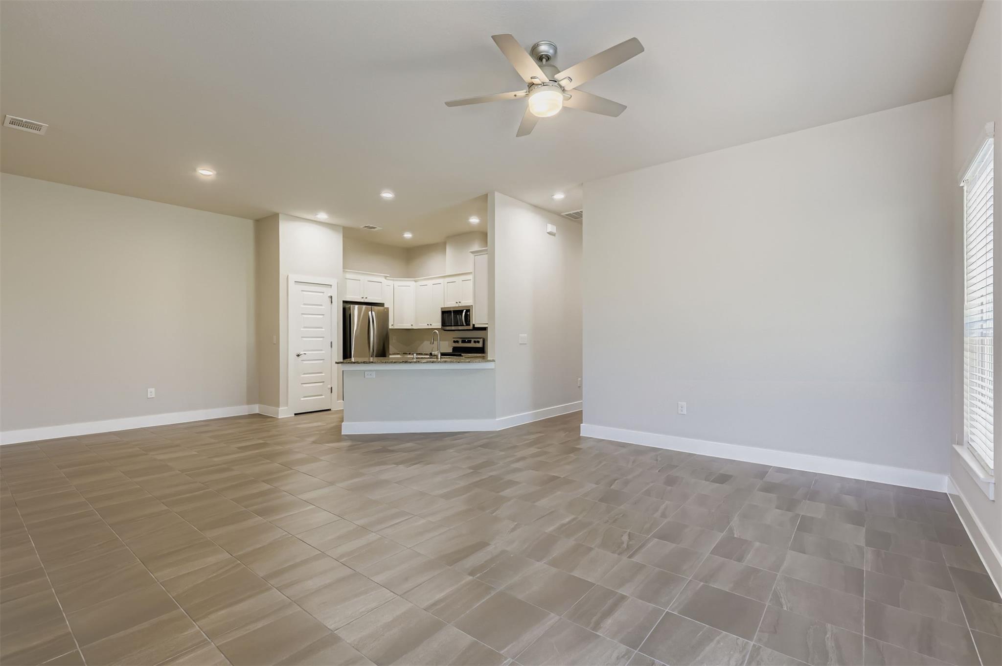 2500 American Dr #b Property Photo 4