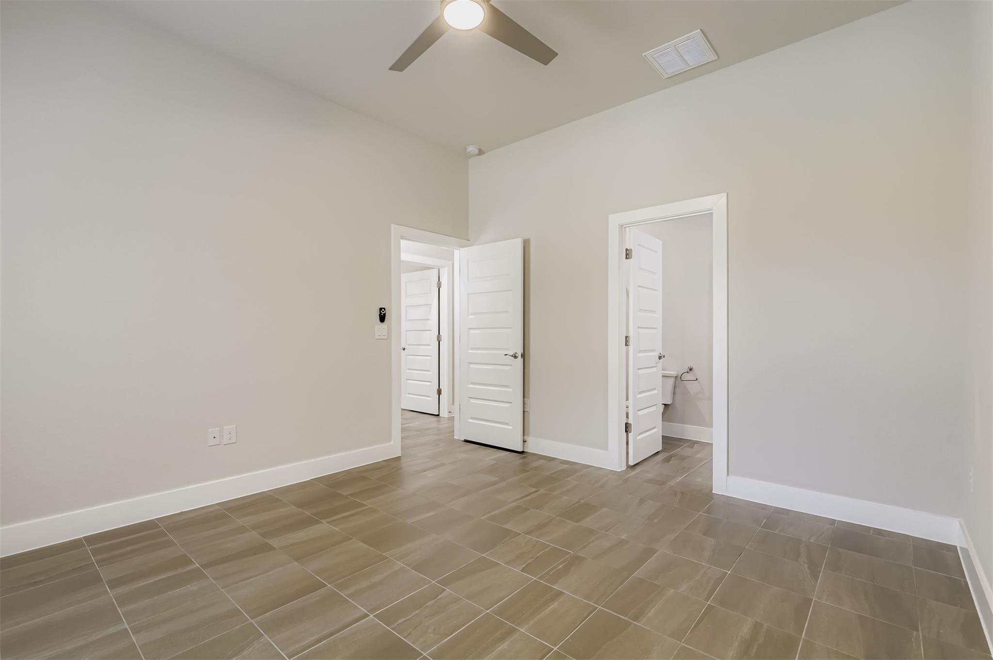 2500 American Dr #b Property Photo 6