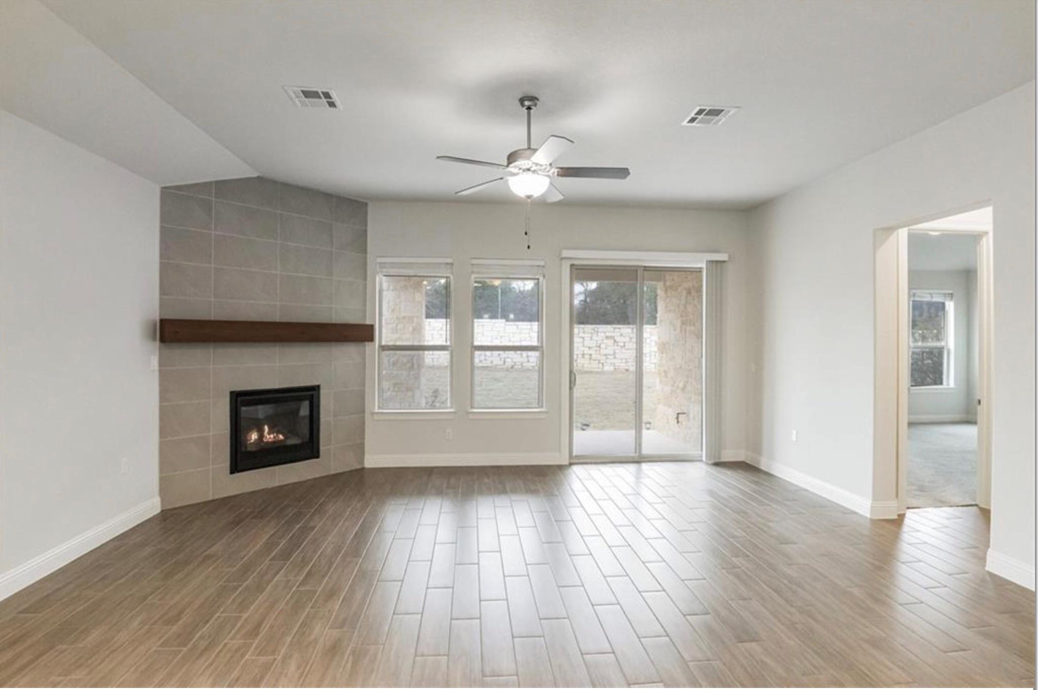 218 Gulfton St Property Photo 5