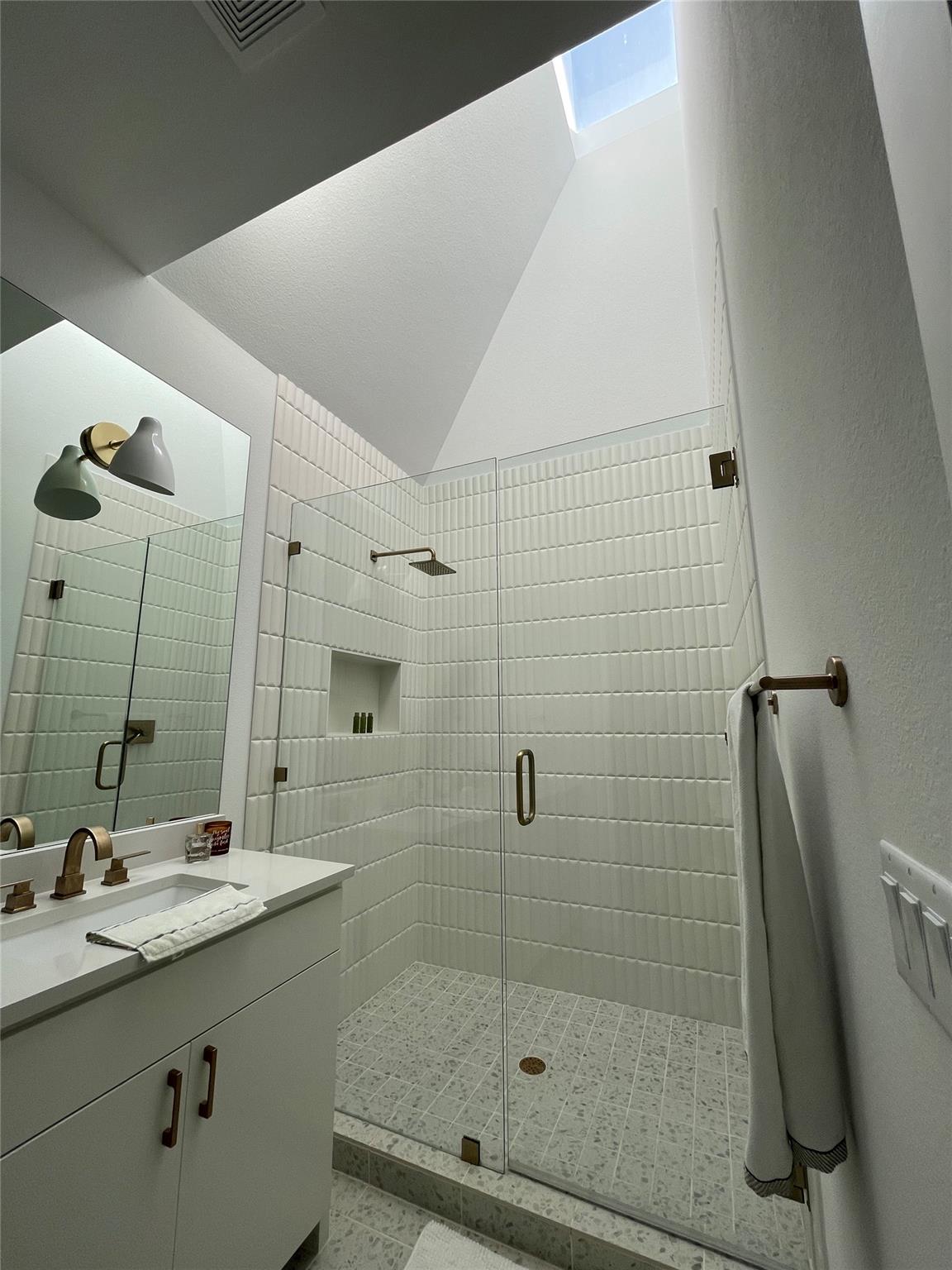 3406 E 17th St #12 Property Photo 17