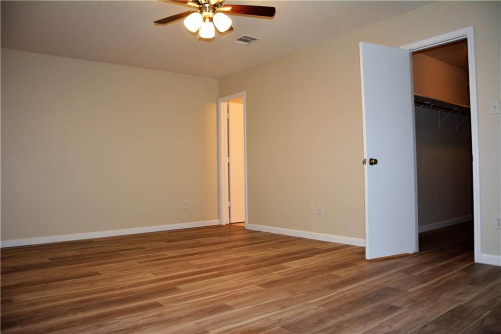 4616 Woodstock Dr Property Photo 4