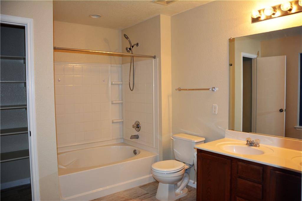 4616 Woodstock Dr Property Photo 7