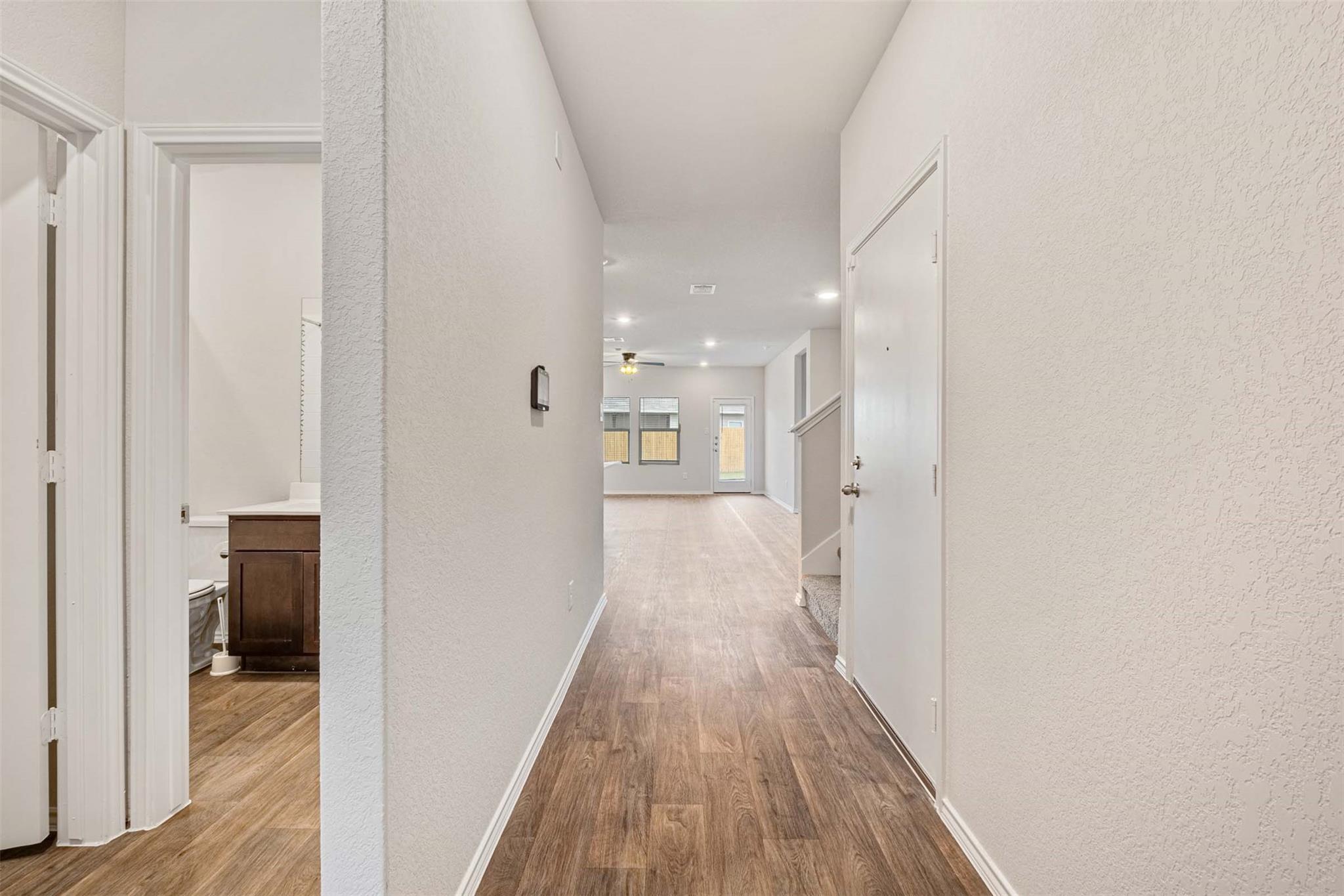204 Lily Pond Trl Property Photo 4