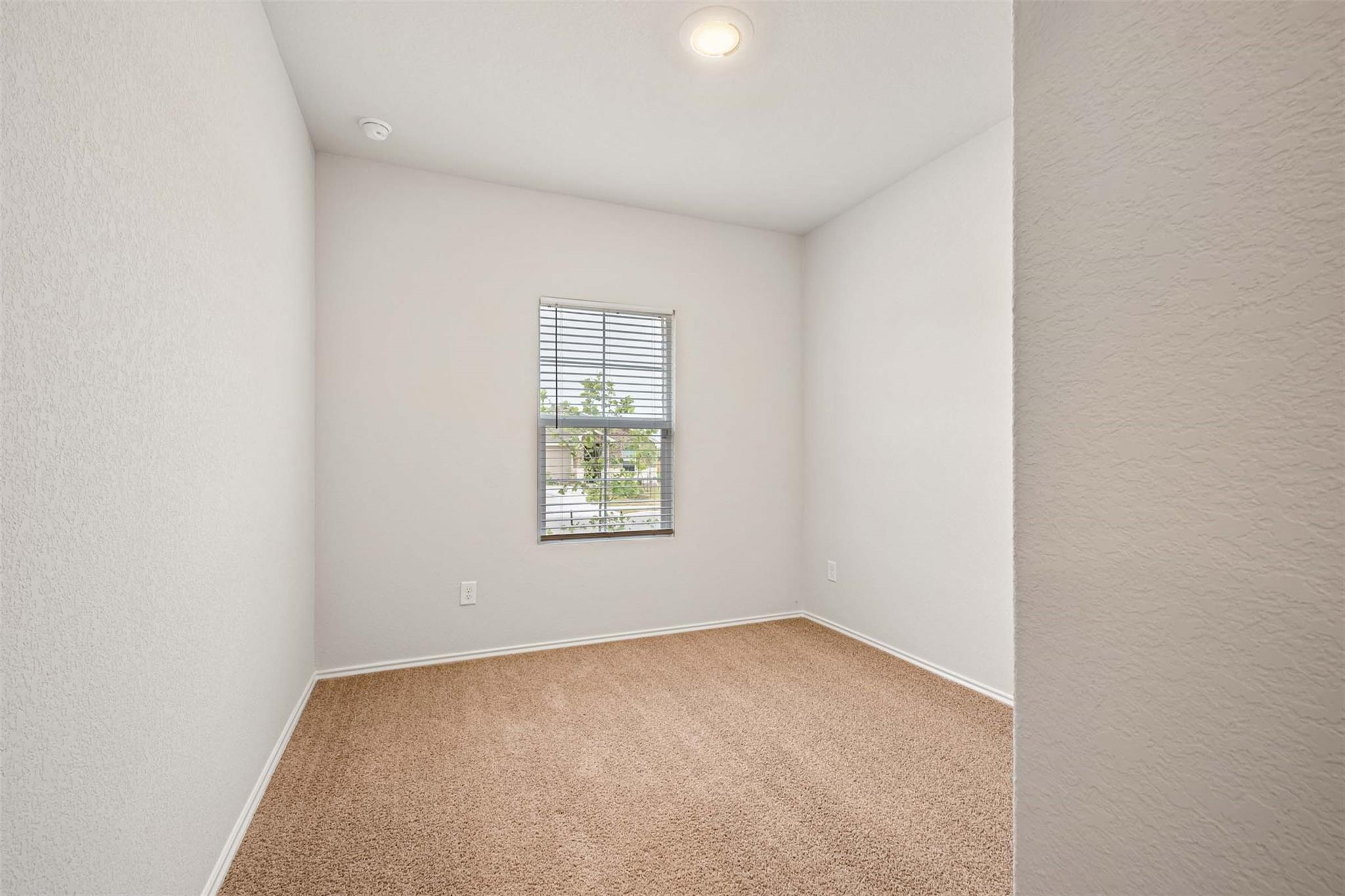 204 Lily Pond Trl Property Photo 5