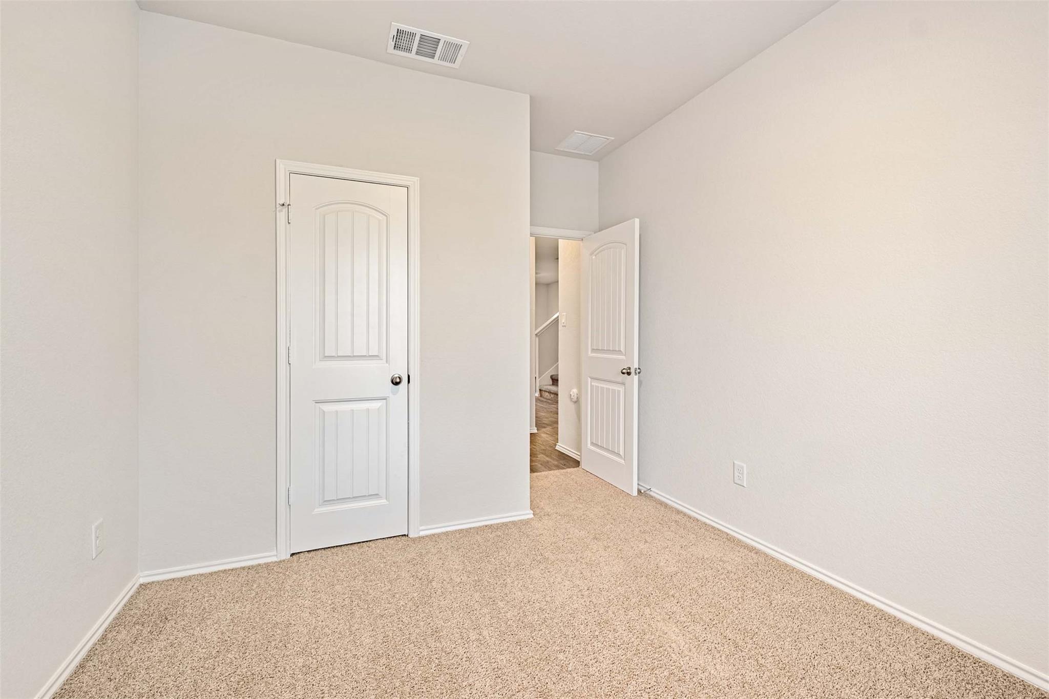 204 Lily Pond Trl Property Photo 6