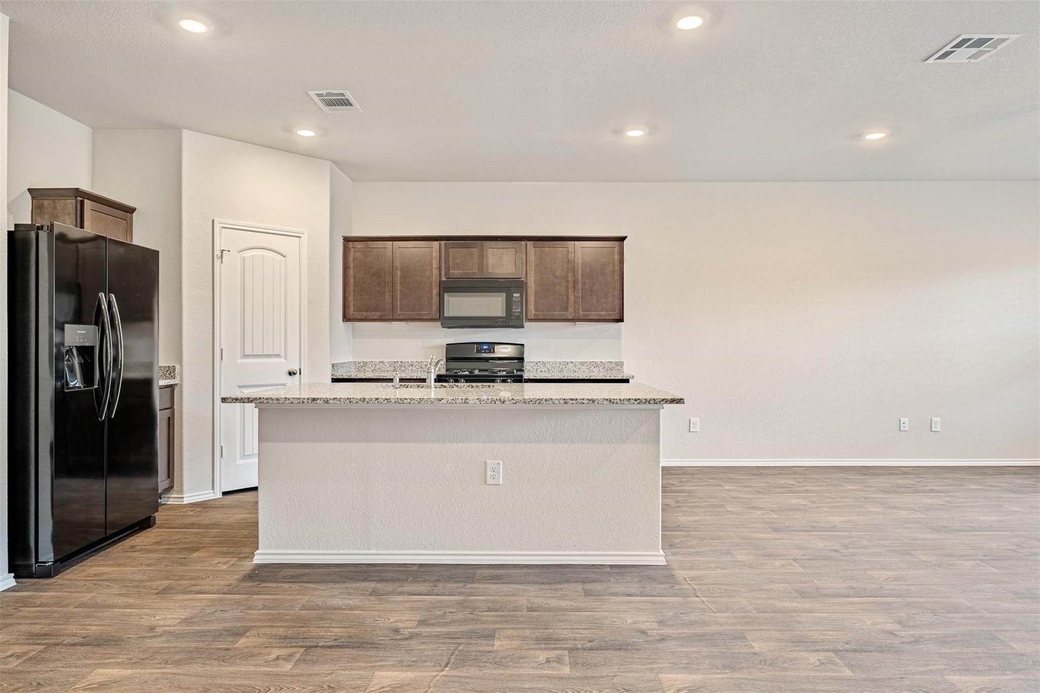 204 Lily Pond Trl Property Photo 10