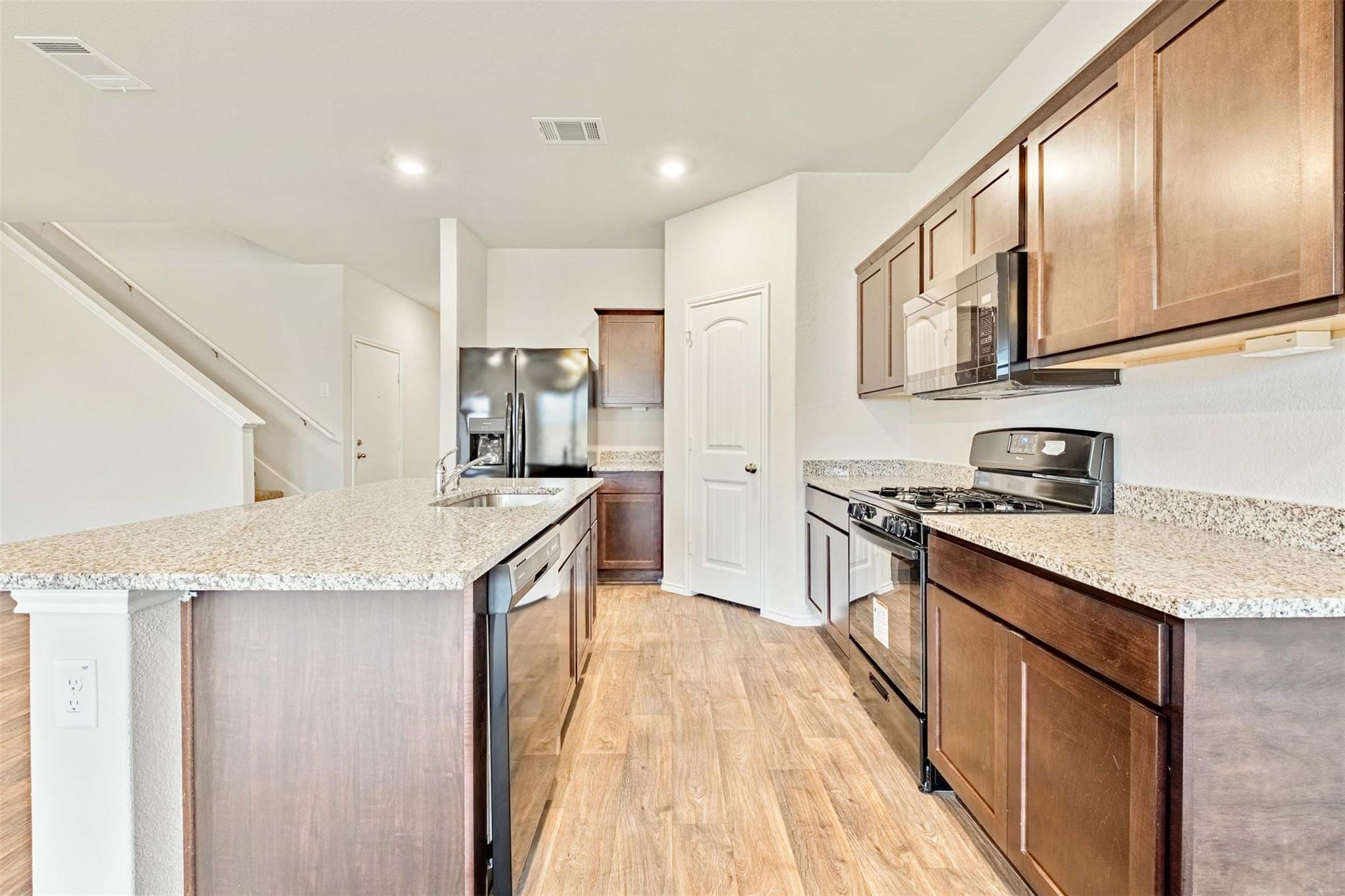 204 Lily Pond Trl Property Photo 11