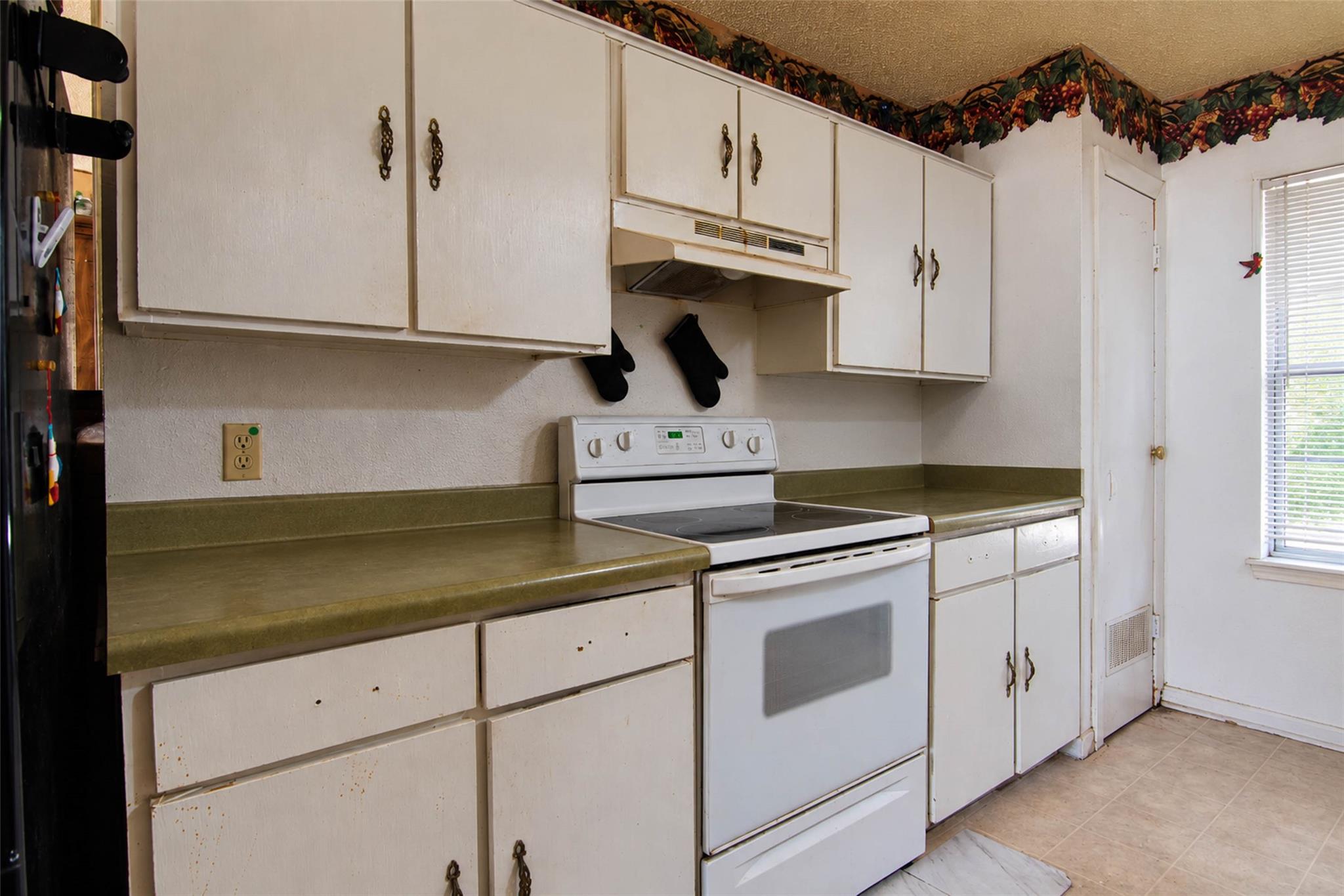 354 Alta Vista Dr Property Photo 5