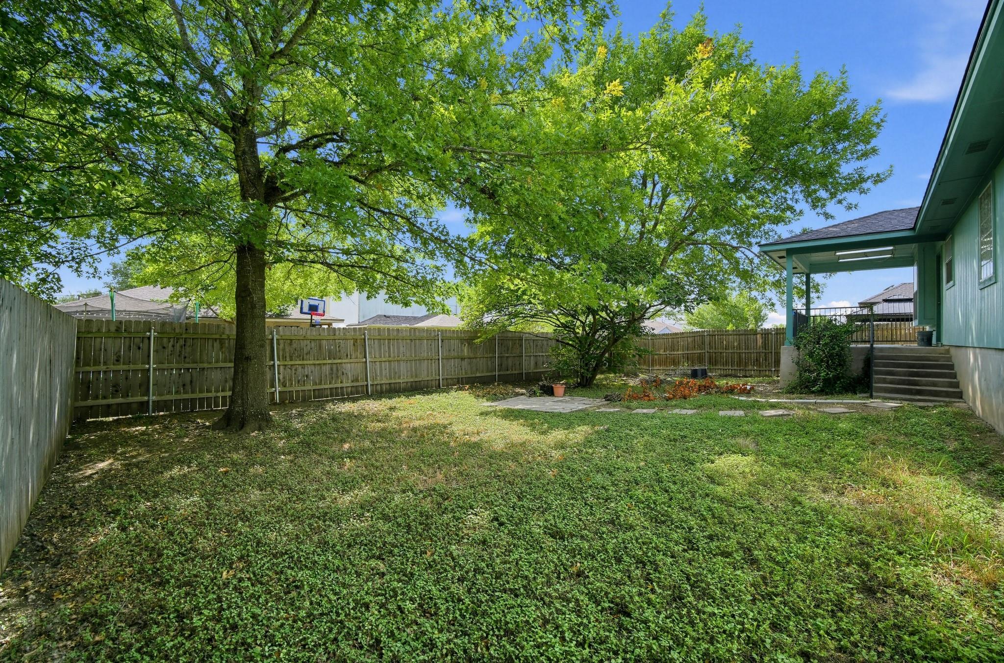 1417 Sweet Leaf Ln Property Photo 2