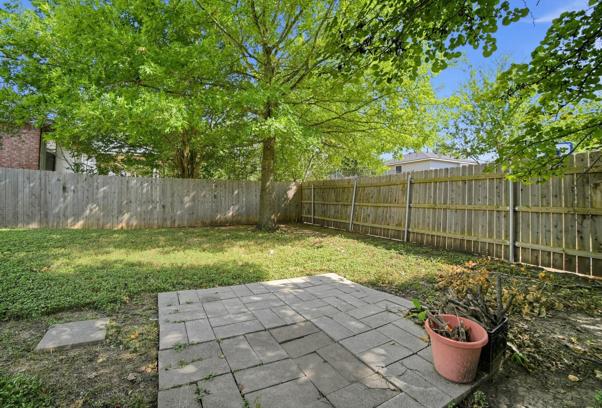 1417 Sweet Leaf Ln Property Photo 3
