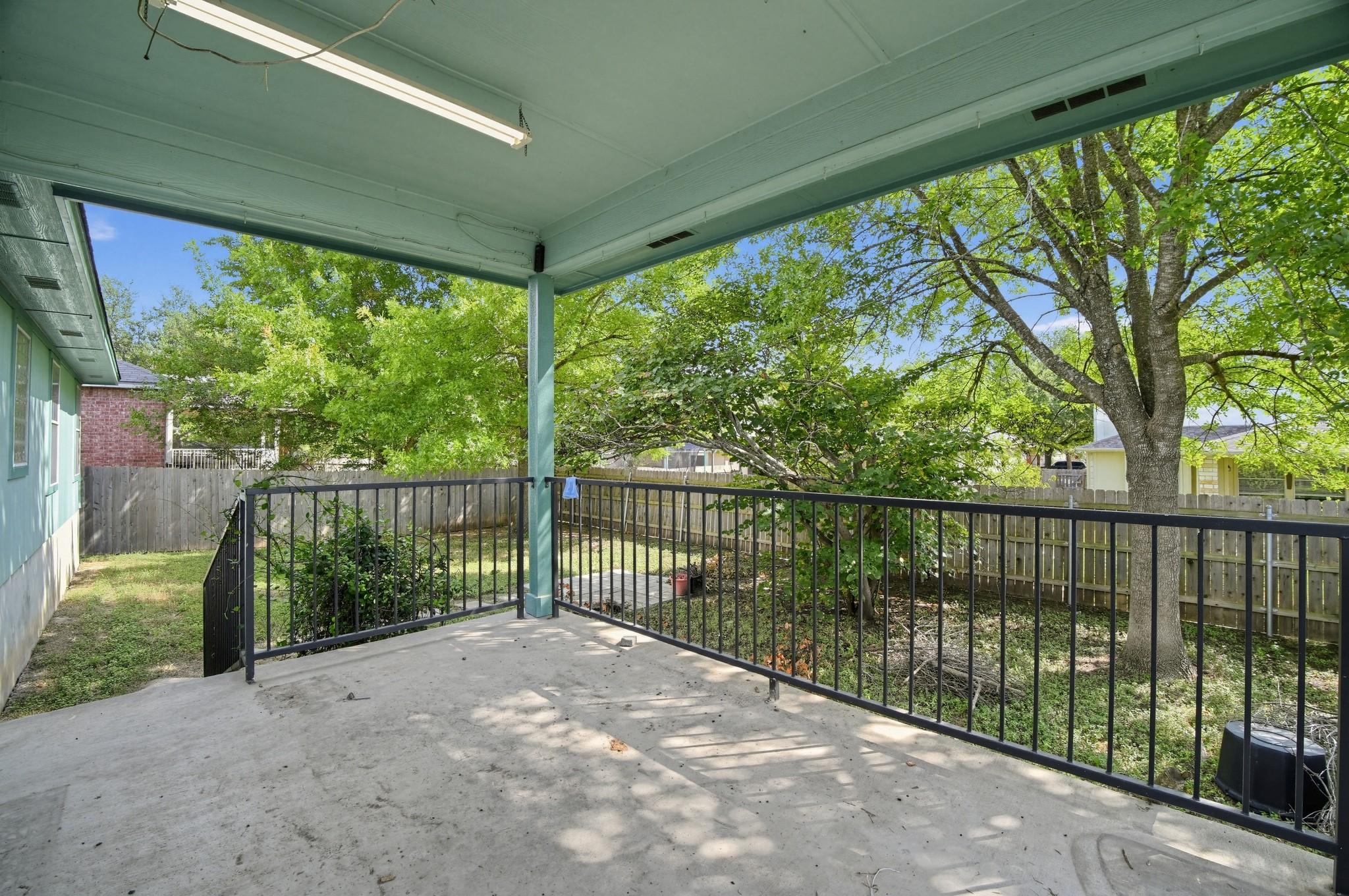 1417 Sweet Leaf Ln Property Photo 4