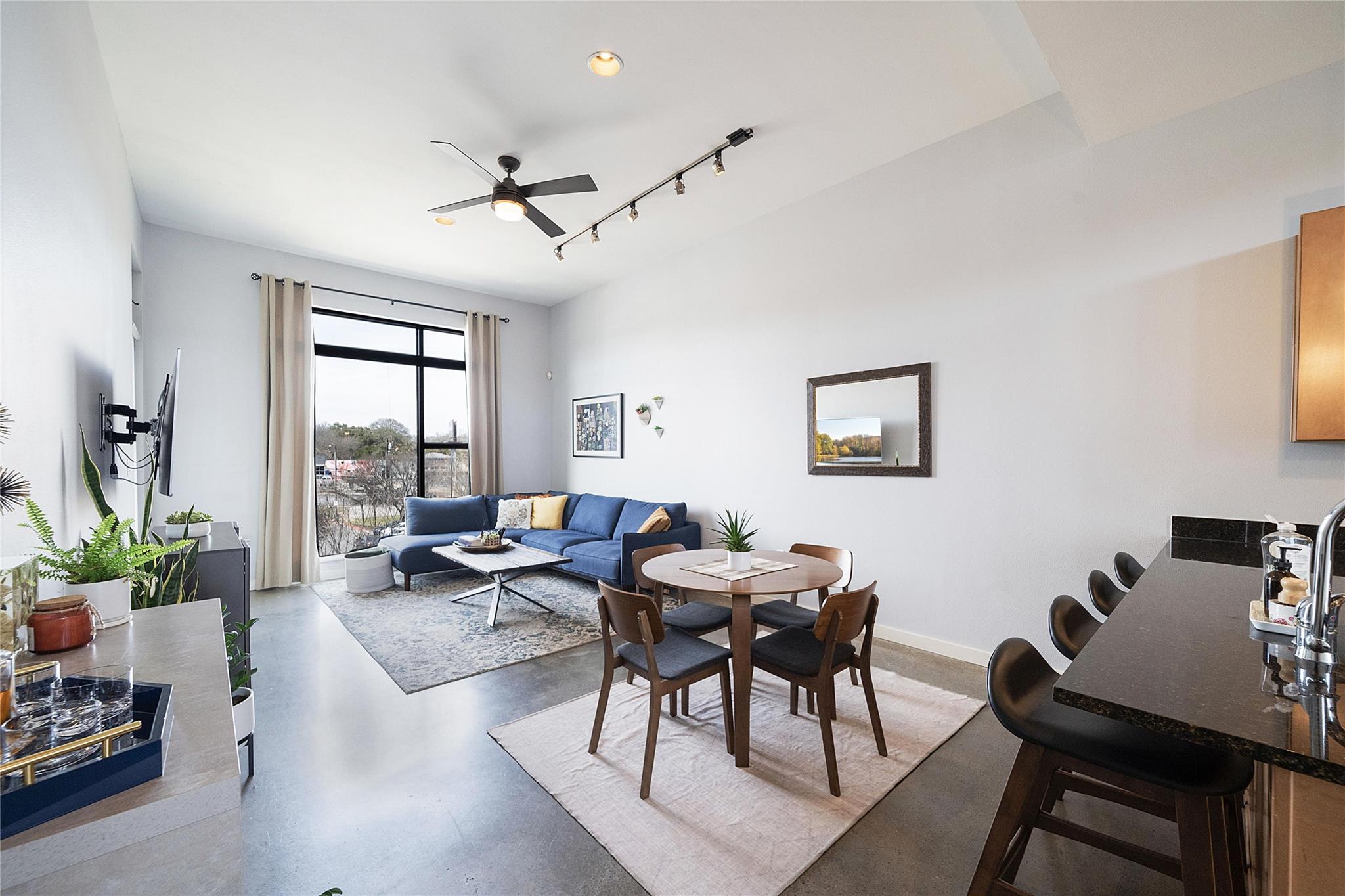 2525 S Lamar Blvd #304 Property Photo 6