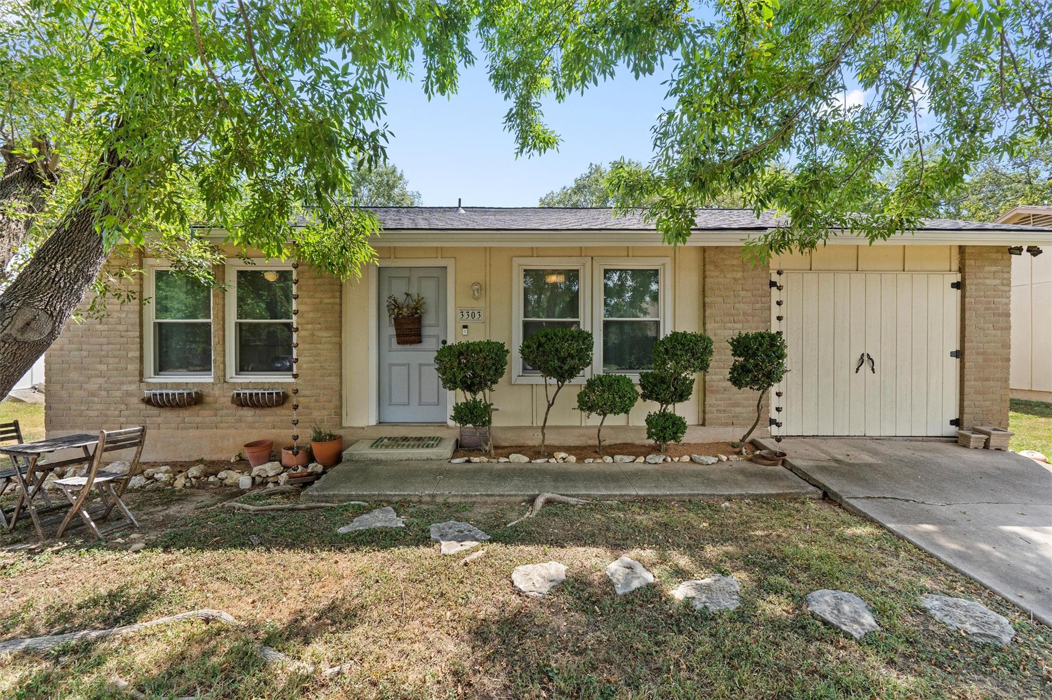 3303 Plantation Rd Property Photo 1
