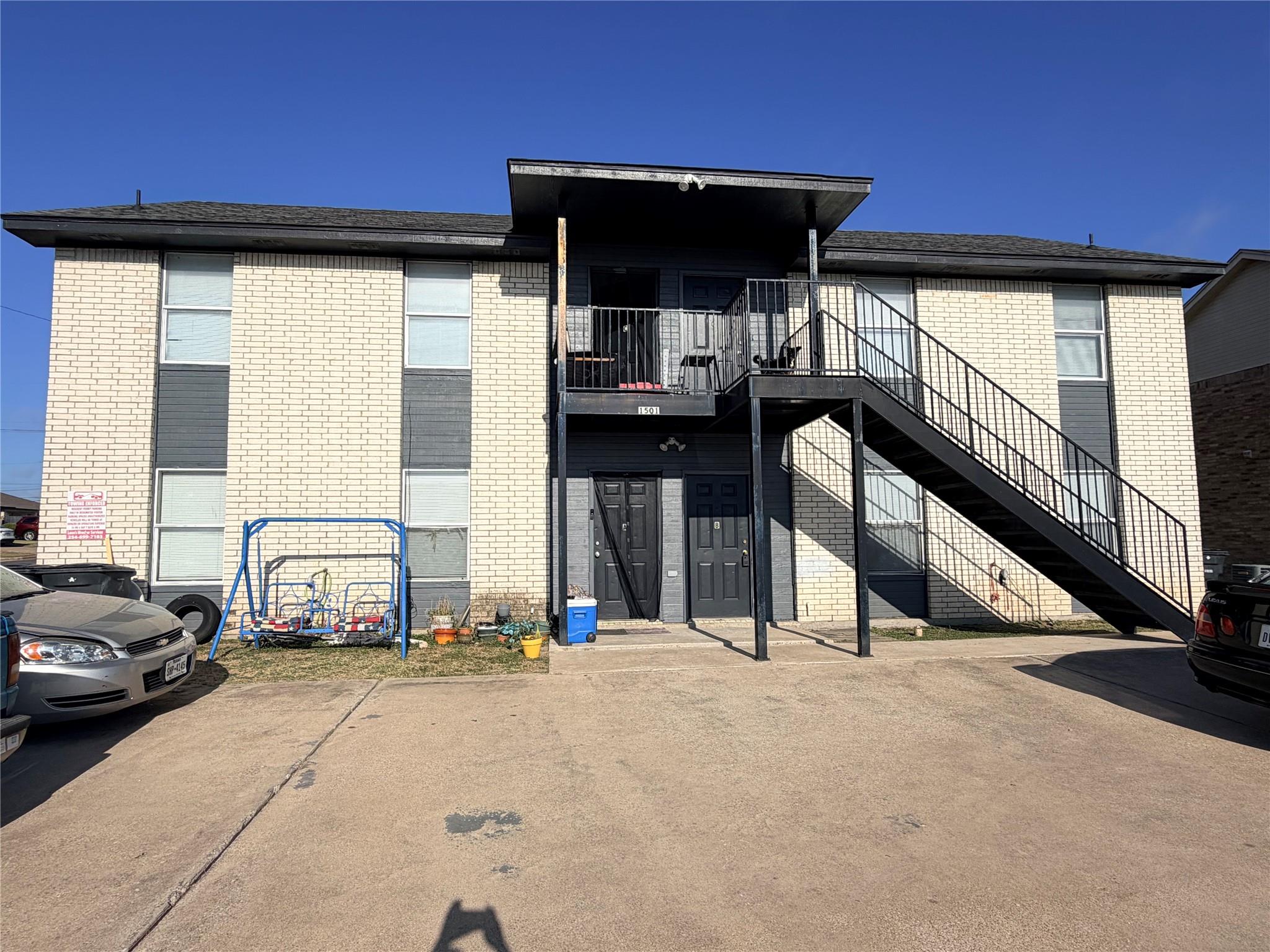 1501 Benttree Dr Property Photo 2