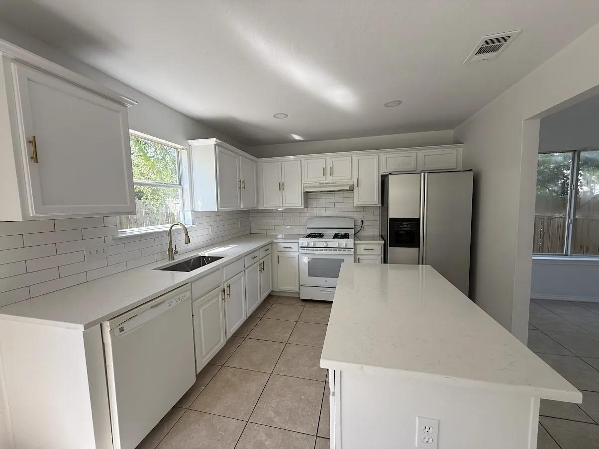 2324 Friarcreek Loop Property Photo 5
