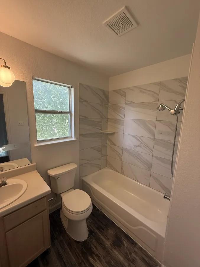 2324 Friarcreek Loop Property Photo 8