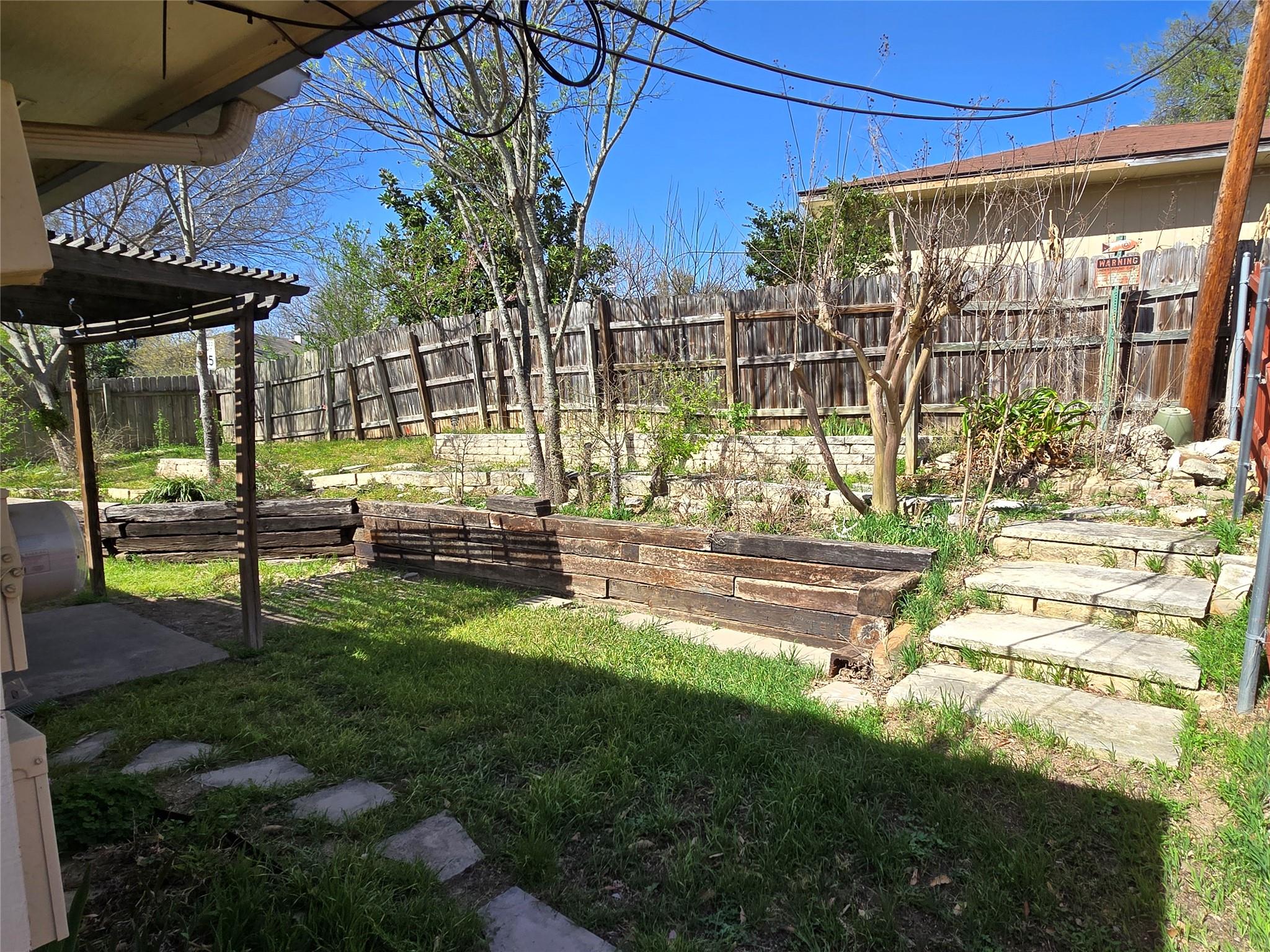 5808 Spring Meadow Rd Property Photo 3