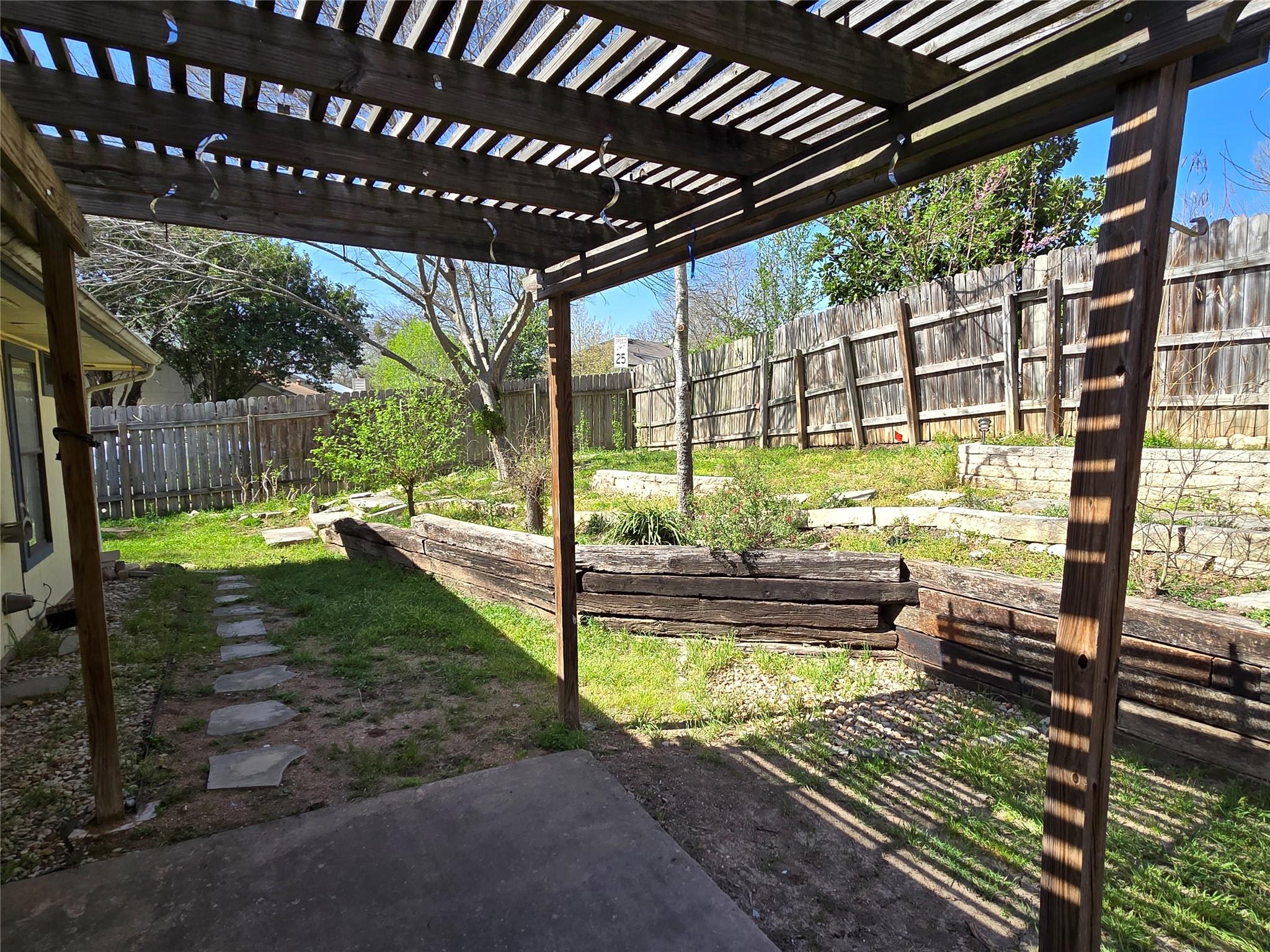 5808 Spring Meadow Rd Property Photo 4