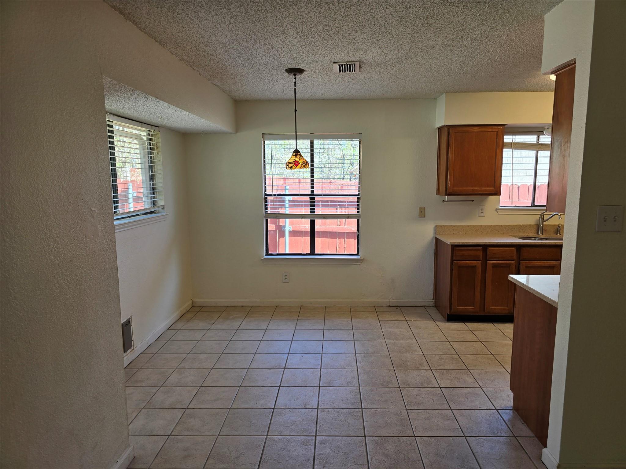5808 Spring Meadow Rd Property Photo 8