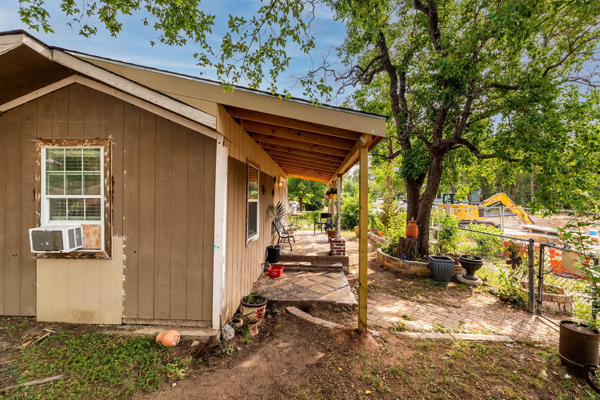 1144 Mason Ave Property Photo 6
