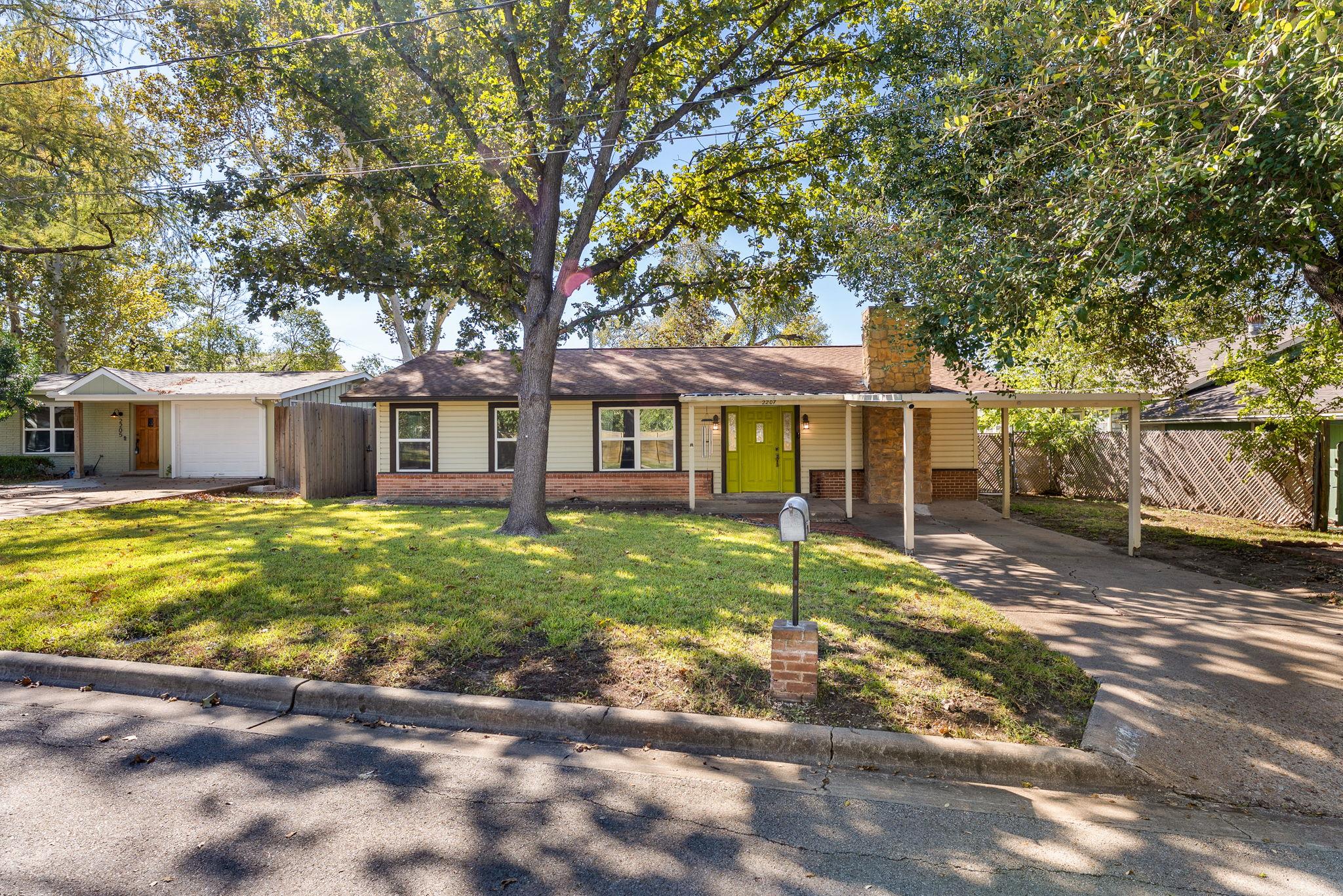 2207 North Plains Ave Property Photo 1