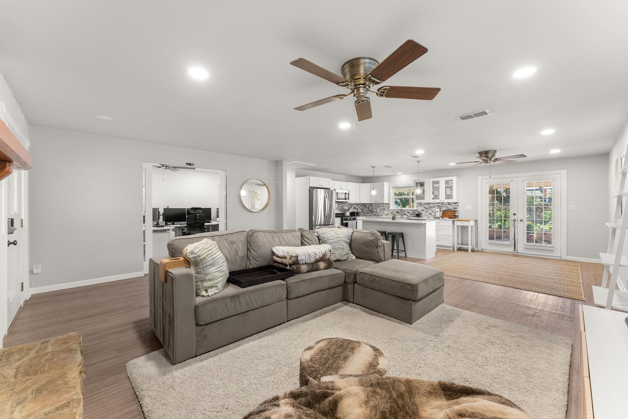 2207 North Plains Ave Property Photo 2