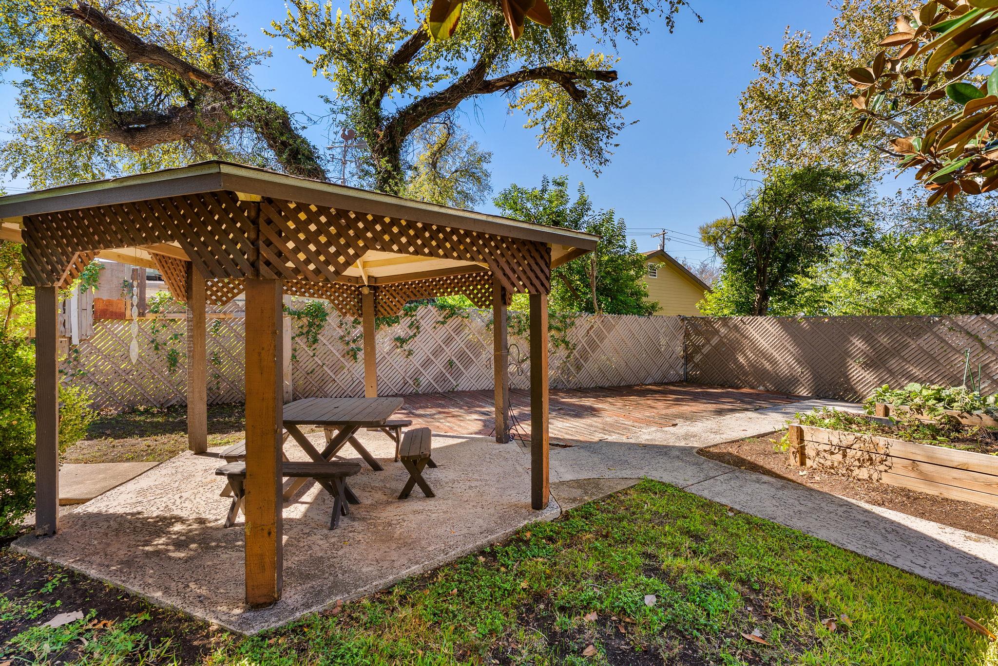 2207 North Plains Ave Property Photo 24