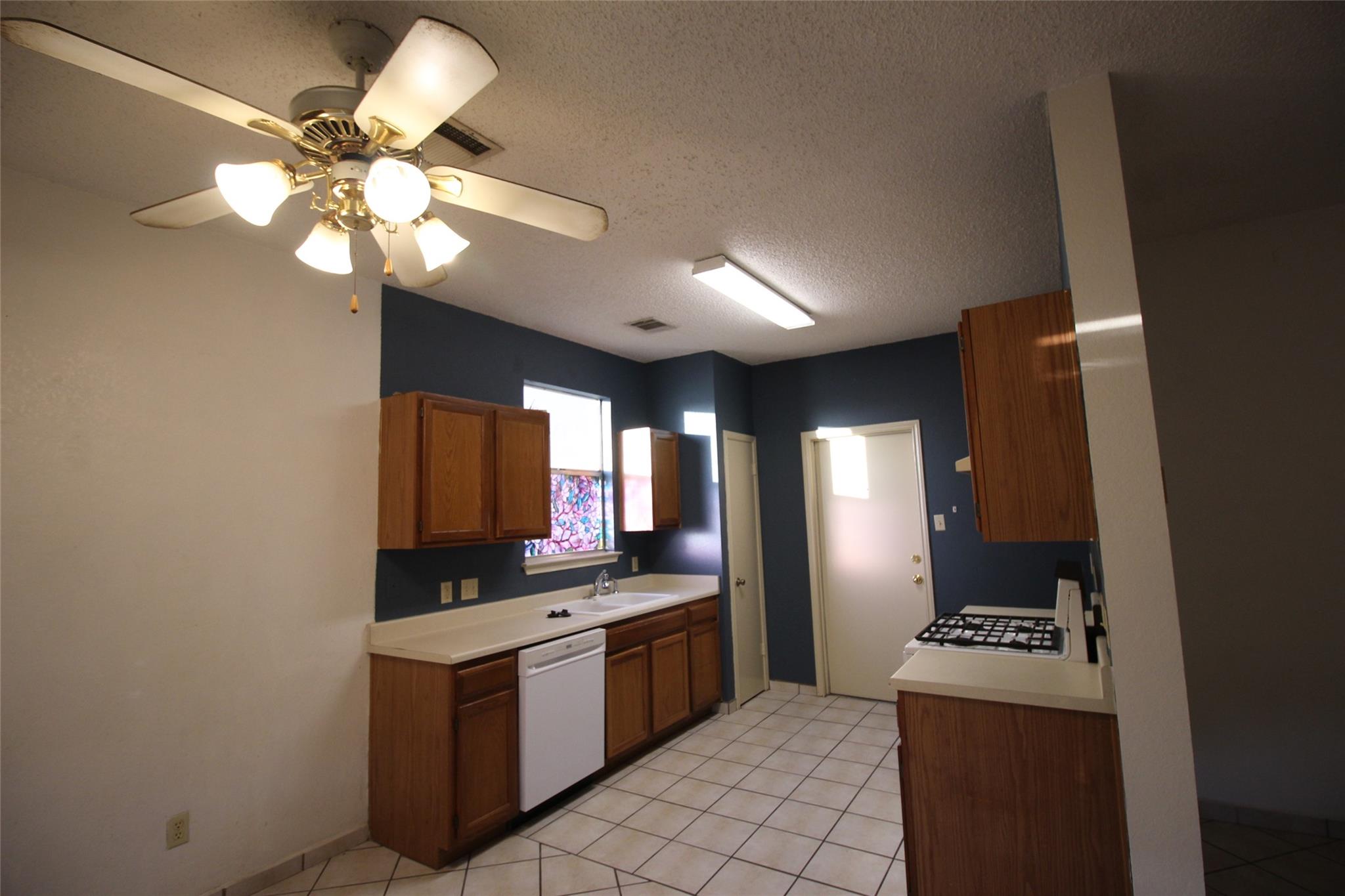 8622 Piney Creek Bnd Property Photo 11