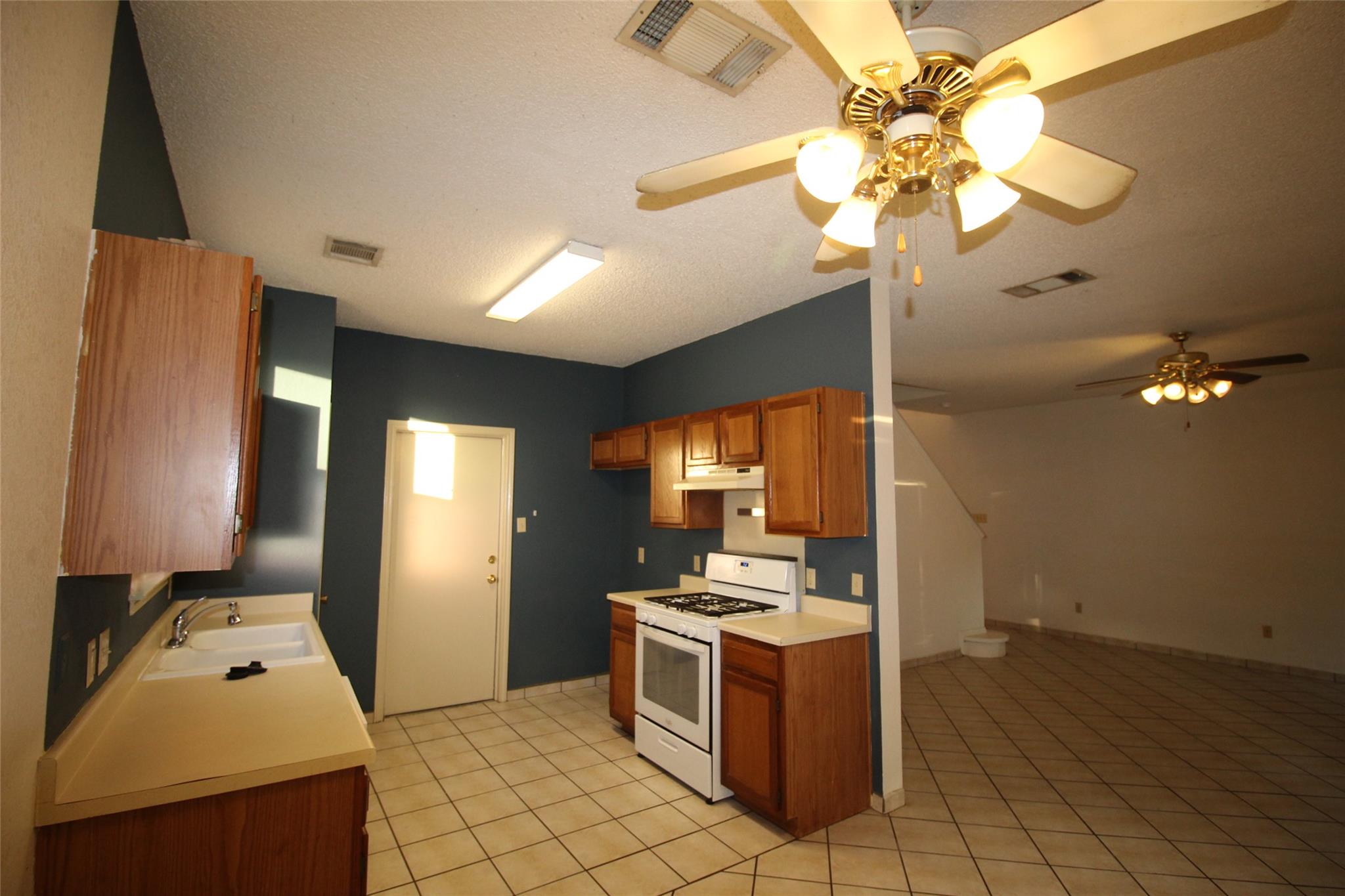 8622 Piney Creek Bnd Property Photo 13